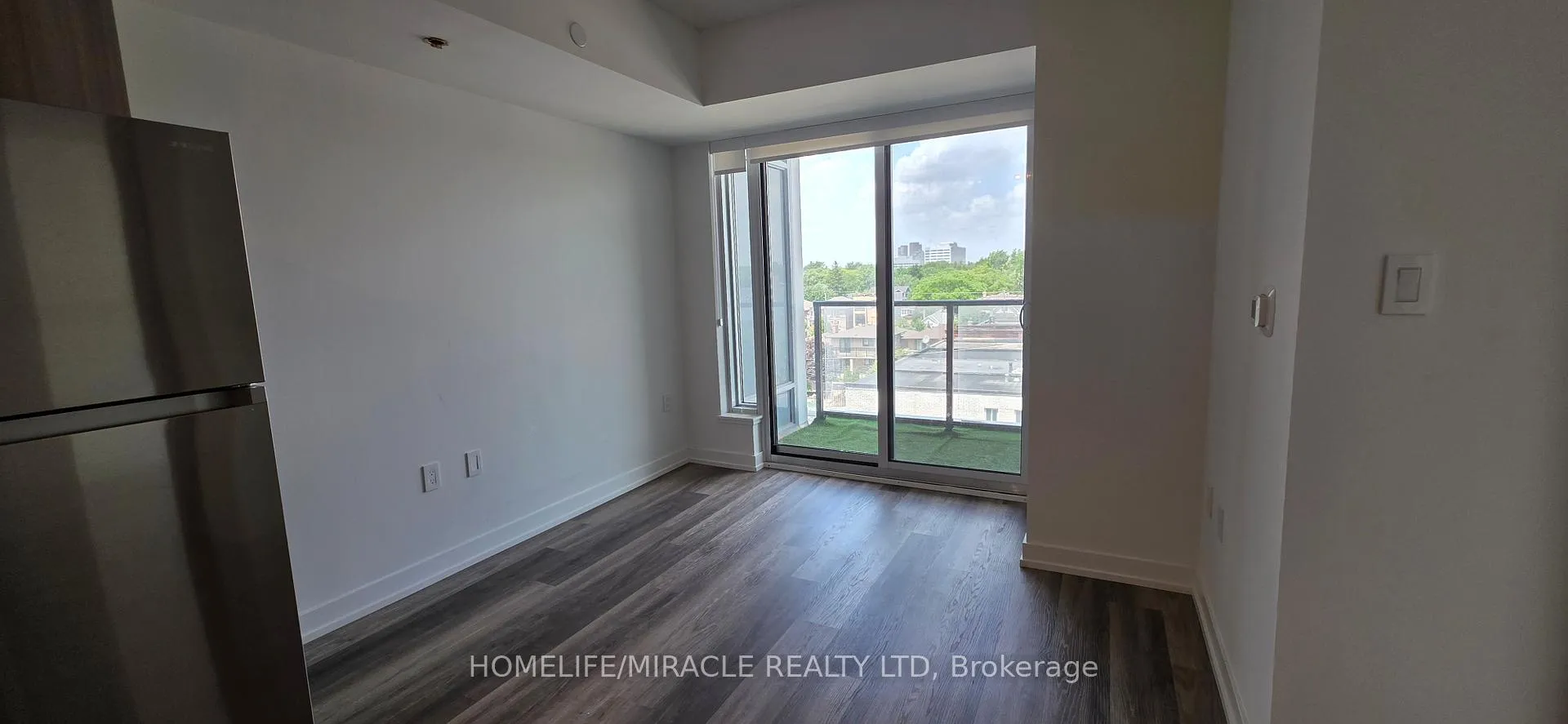 Photo 4 of Unit 522, 556 Marlee Avenue, North York, Yorkdale-Glen Park — HOMEH