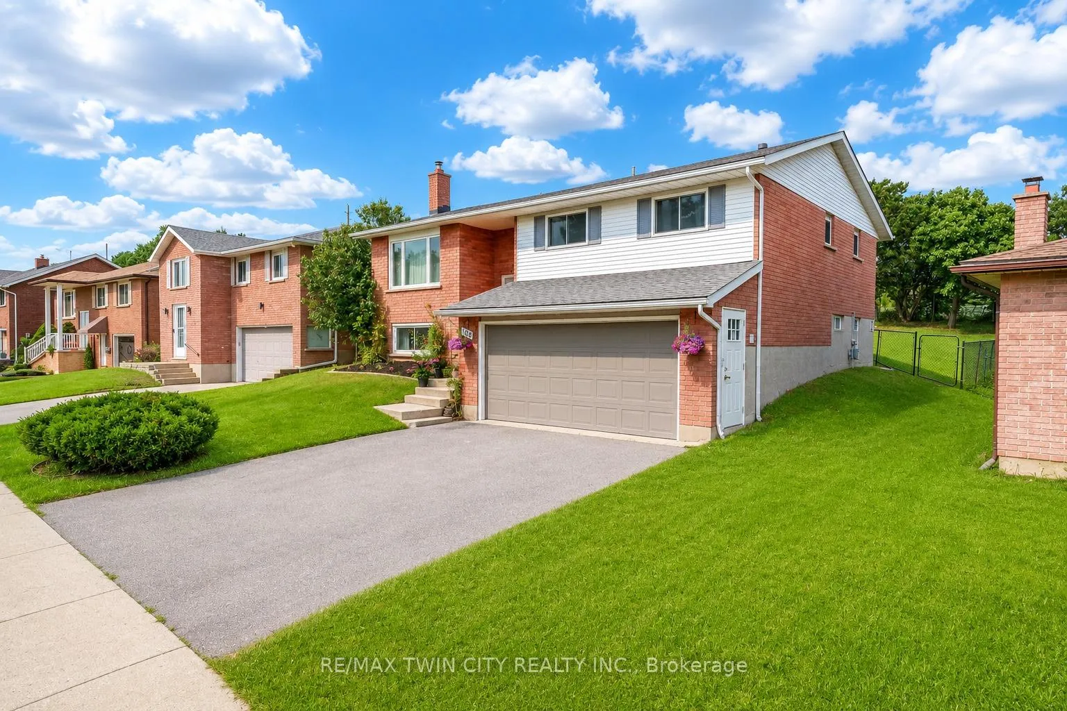 Photo 2 of 160 Gray Street, Kitchener, Idlewood — HOMEH