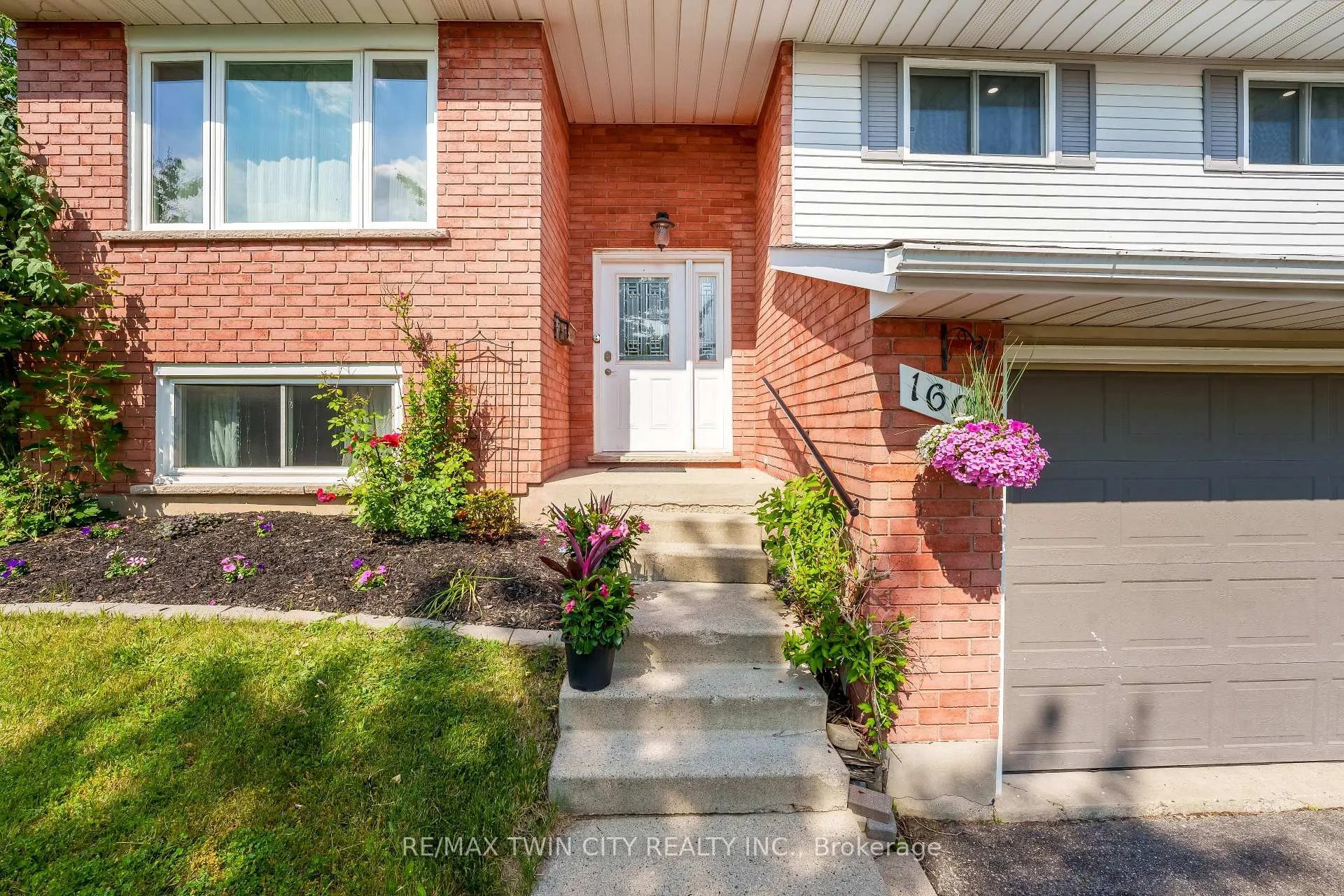 Photo 3 of 160 Gray Street, Kitchener, Idlewood — HOMEH