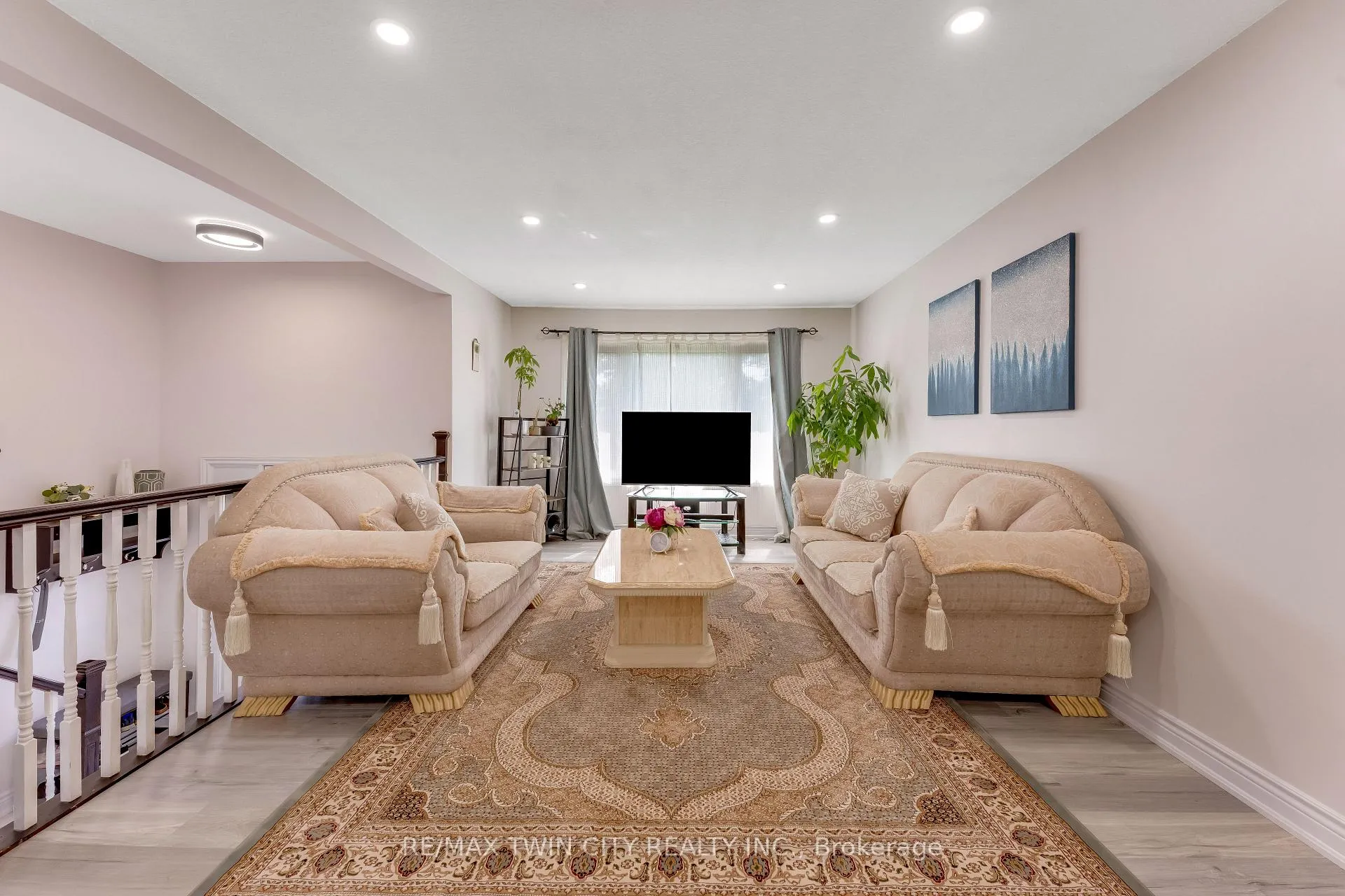 Photo 4 of 160 Gray Street, Kitchener, Idlewood — HOMEH