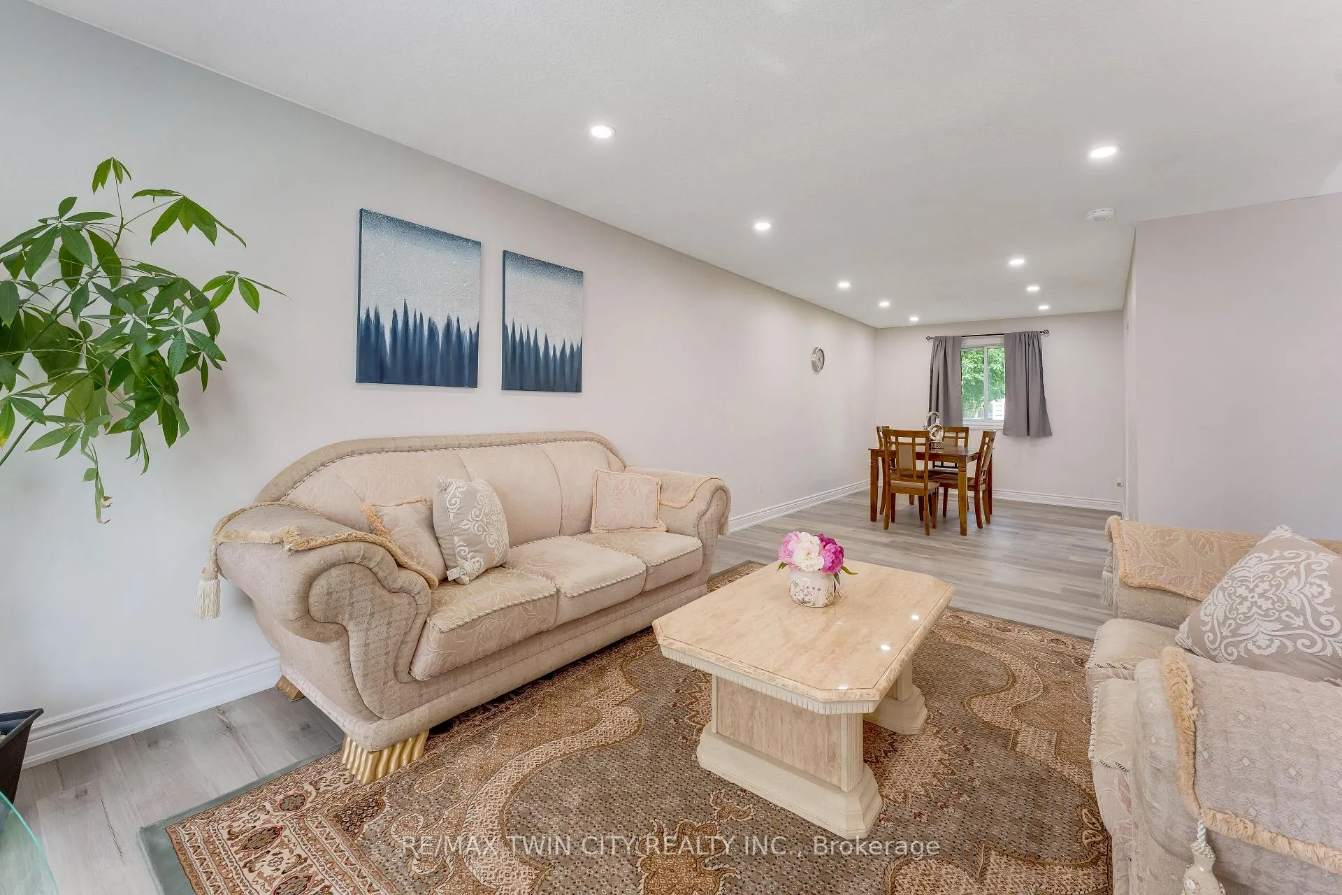 Photo 5 of 160 Gray Street, Kitchener, Idlewood — HOMEH