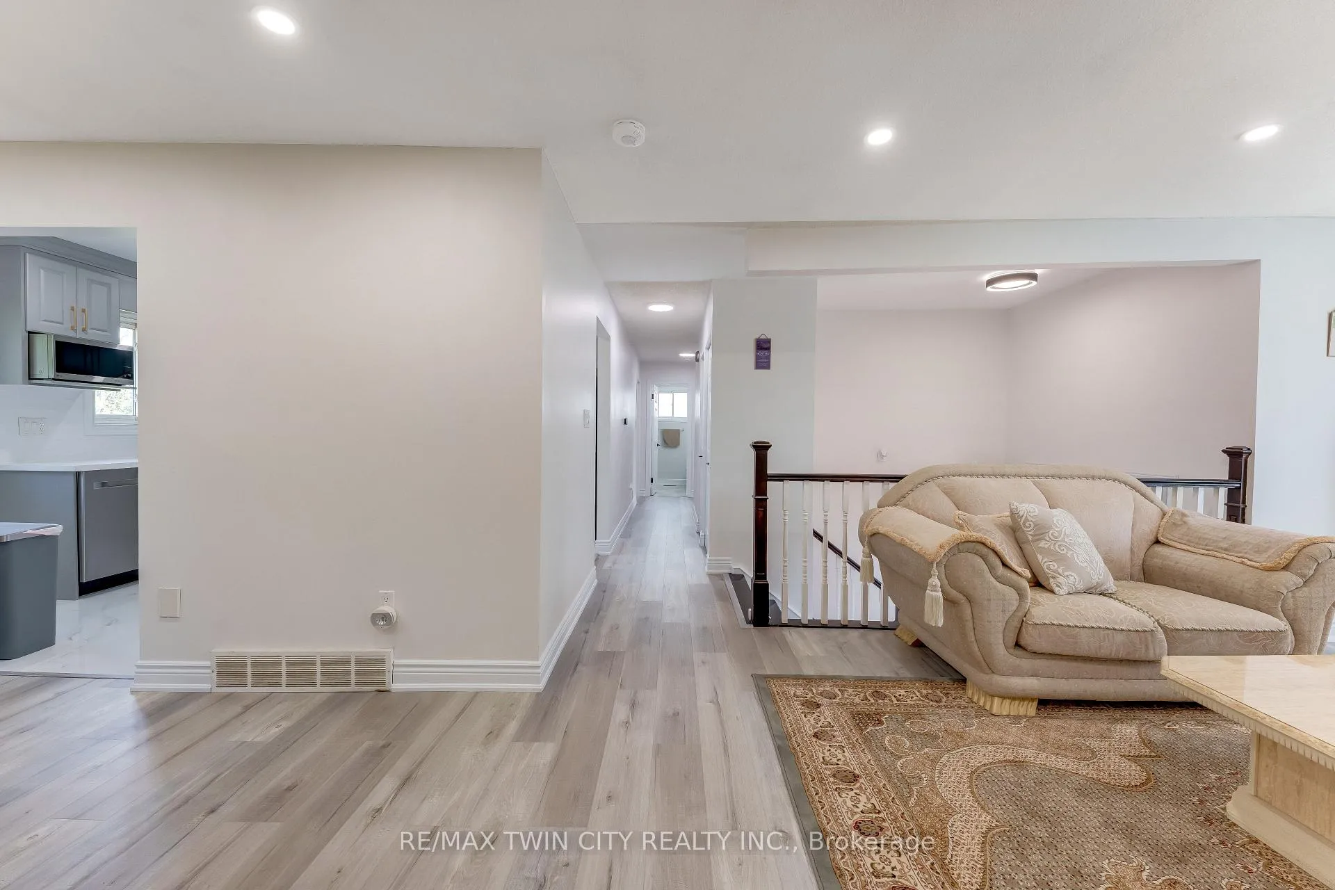 Photo 7 of 160 Gray Street, Kitchener, Idlewood — HOMEH