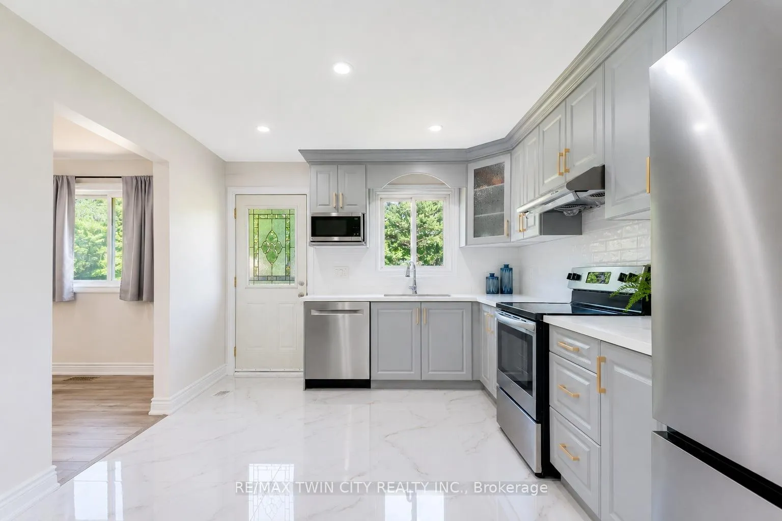 Photo 11 of 160 Gray Street, Kitchener, Idlewood — HOMEH