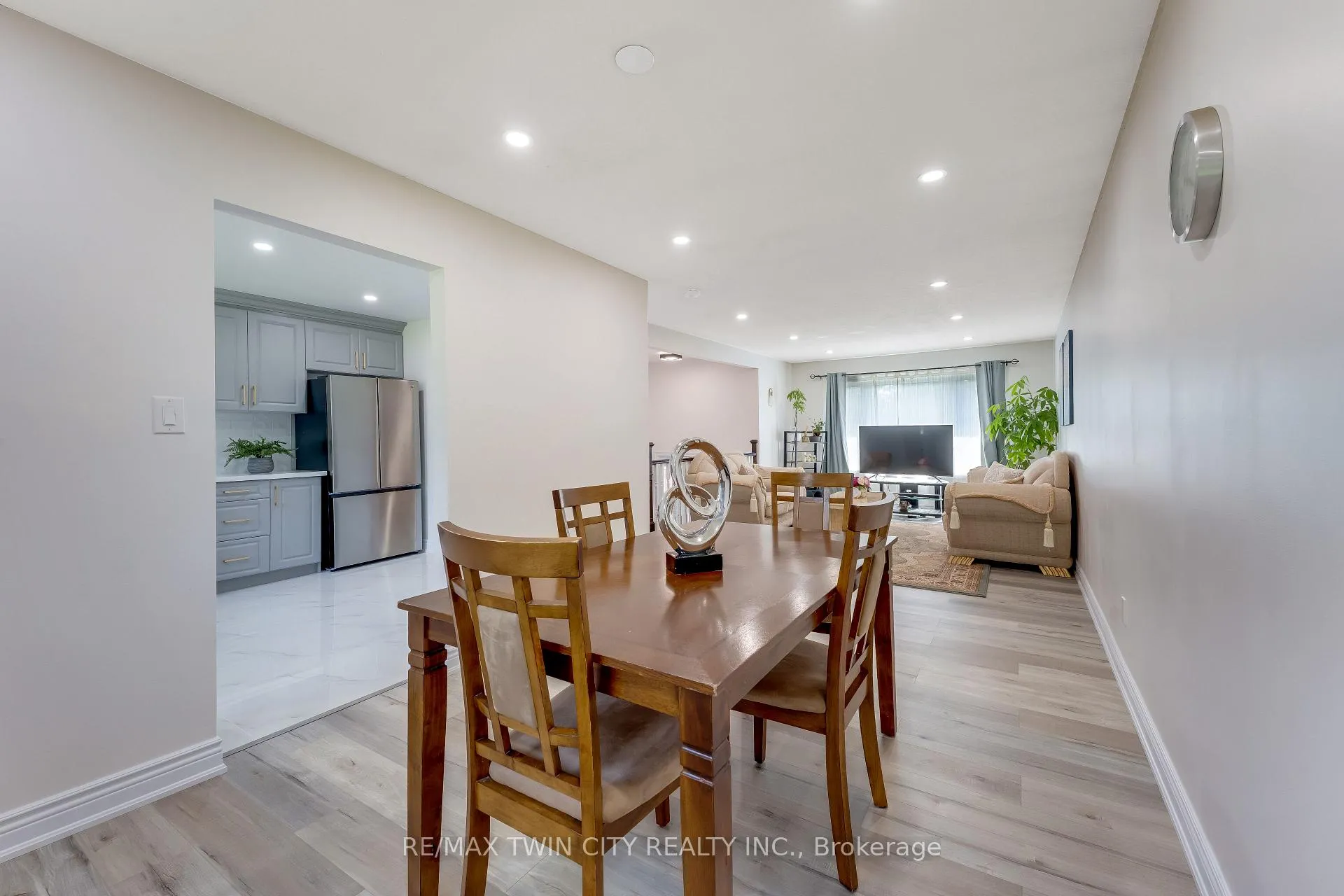 Photo 13 of 160 Gray Street, Kitchener, Idlewood — HOMEH