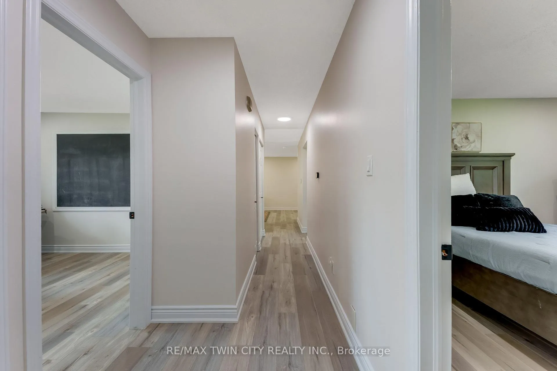 Photo 14 of 160 Gray Street, Kitchener, Idlewood — HOMEH