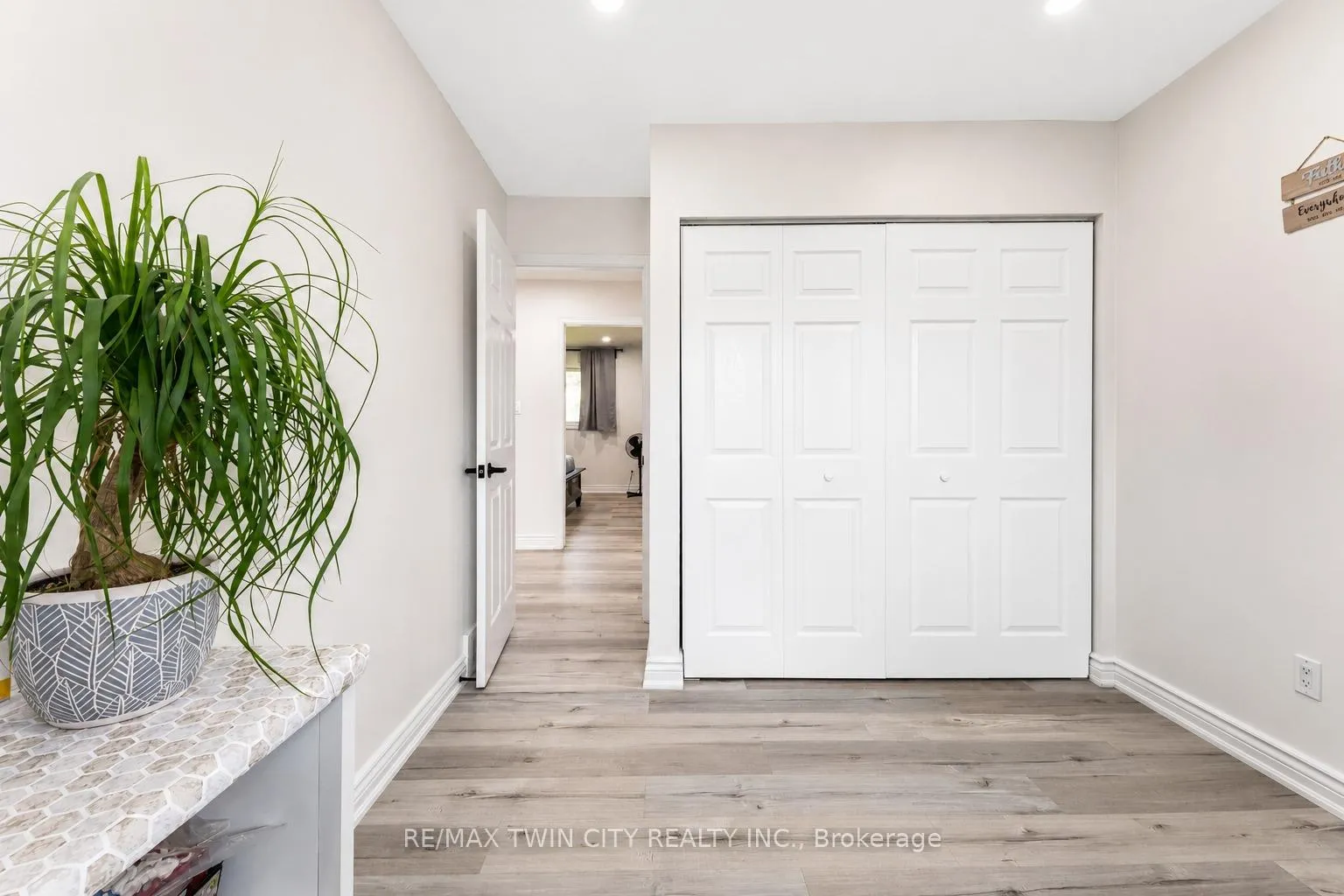 Photo 20 of 160 Gray Street, Kitchener, Idlewood — HOMEH