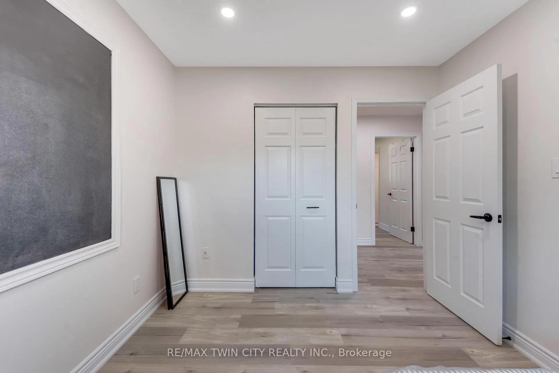 Photo 23 of 160 Gray Street, Kitchener, Idlewood — HOMEH