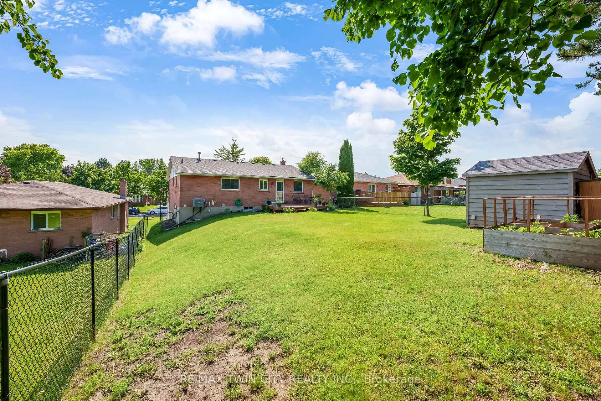 Photo 32 of 160 Gray Street, Kitchener, Idlewood — HOMEH