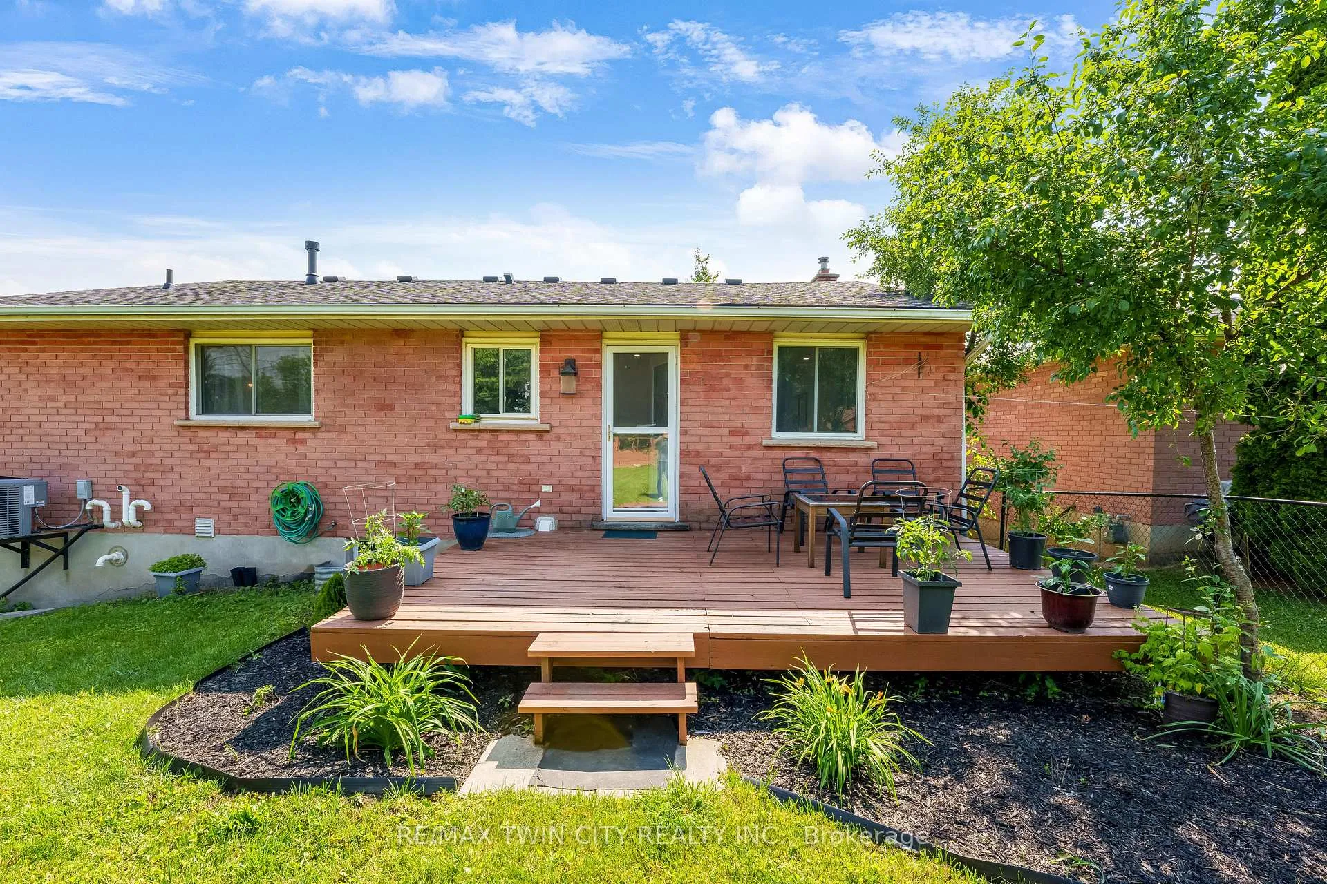 Photo 33 of 160 Gray Street, Kitchener, Idlewood — HOMEH