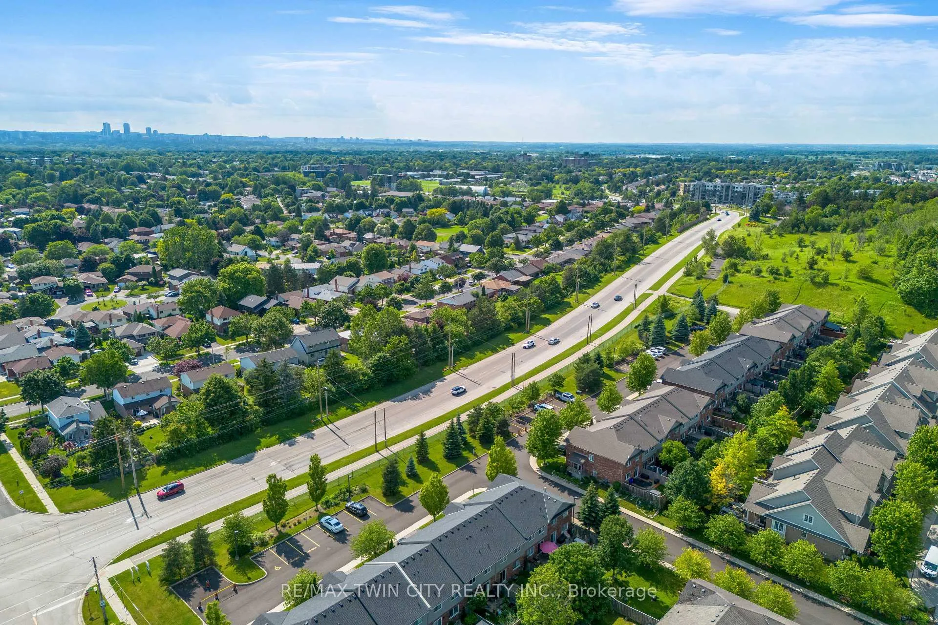 Photo 38 of 160 Gray Street, Kitchener, Idlewood — HOMEH