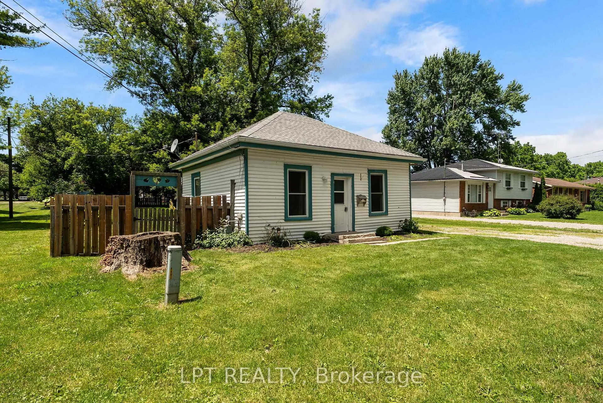 Photo 2 of 269 Richmond Street, North Middlesex, Parkhill — HOMEH