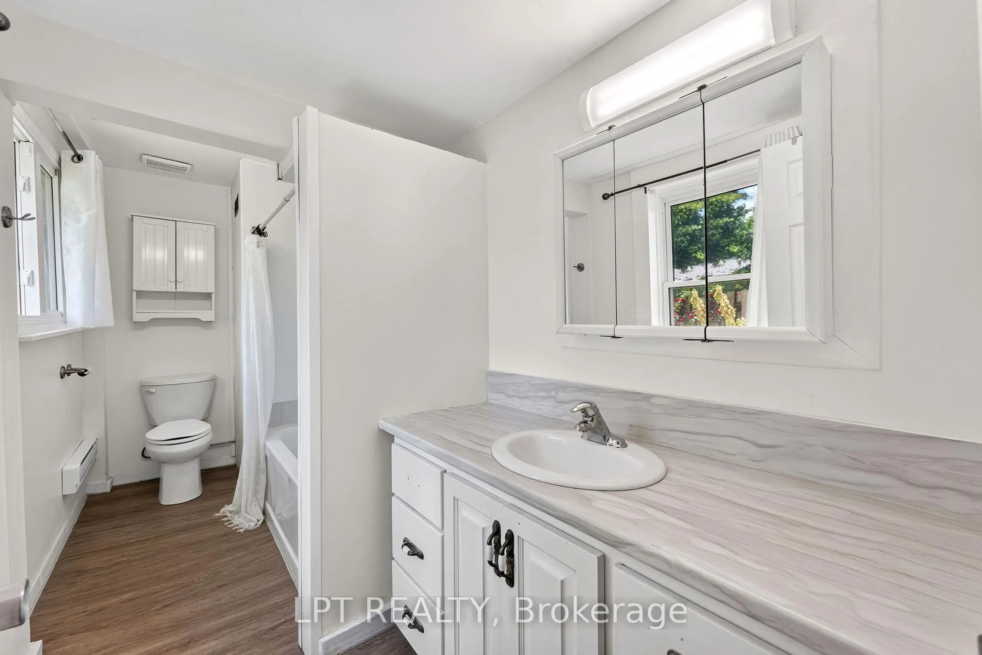 Photo 11 of 269 Richmond Street, North Middlesex, Parkhill — HOMEH