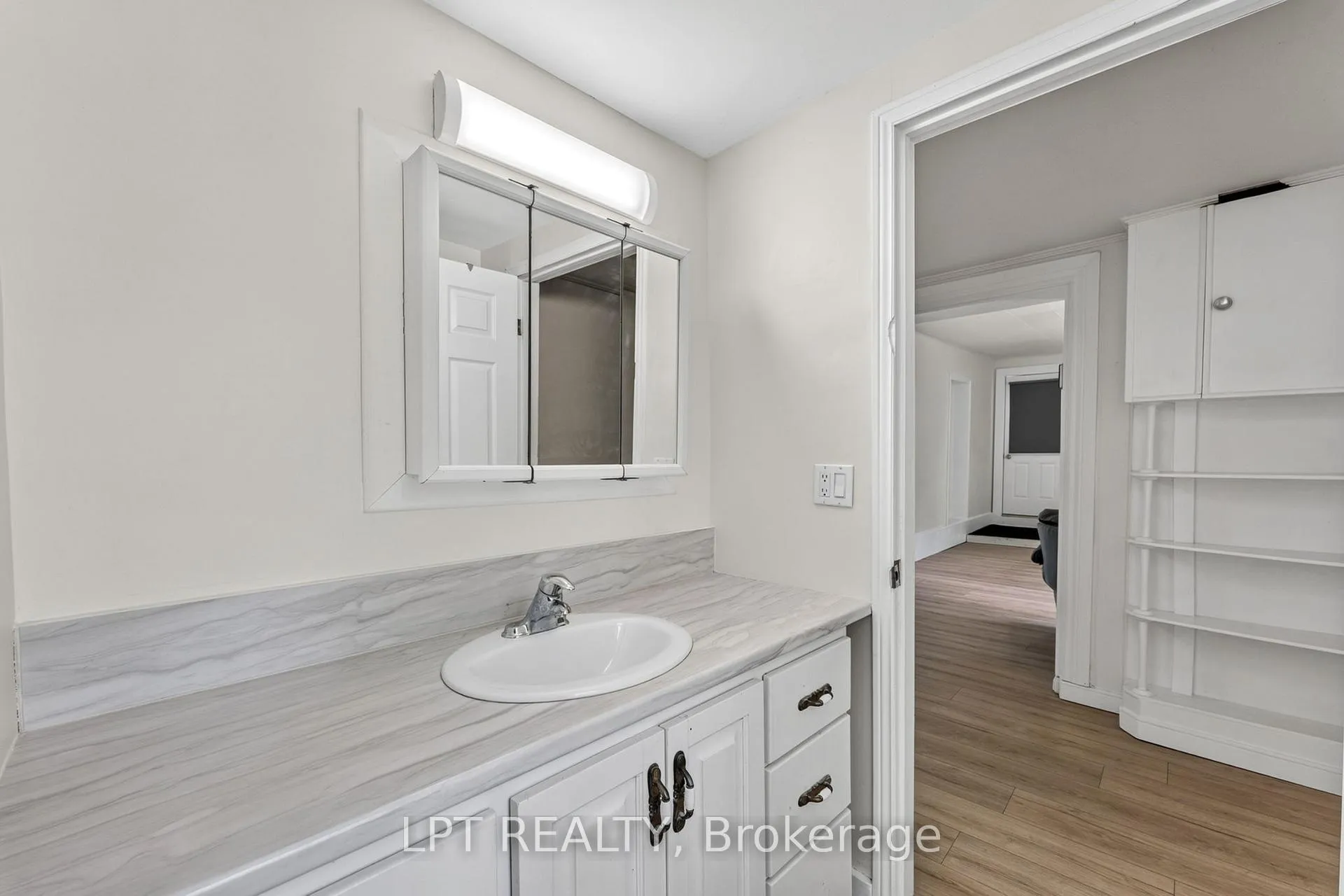 Photo 13 of 269 Richmond Street, North Middlesex, Parkhill — HOMEH