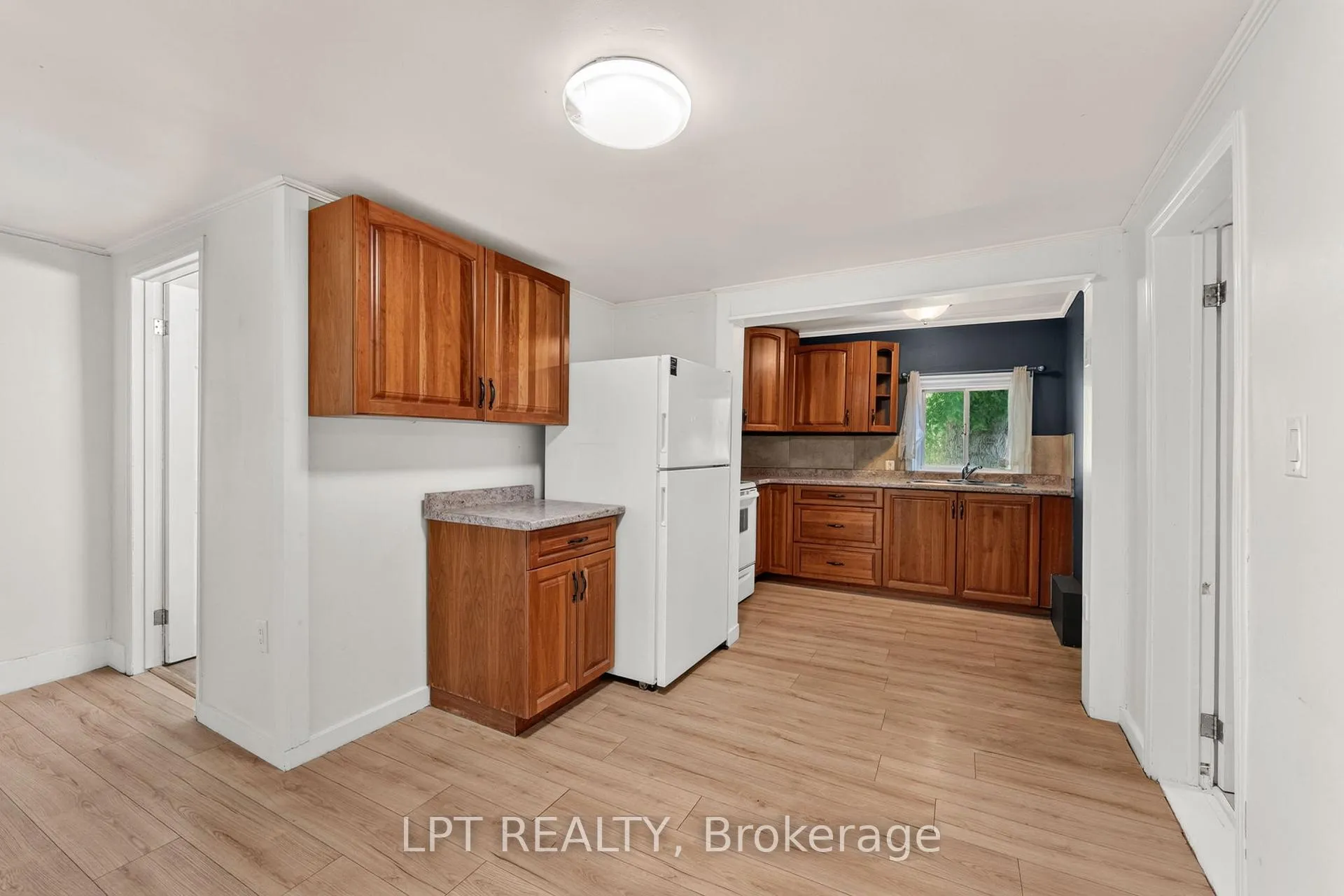 Photo 14 of 269 Richmond Street, North Middlesex, Parkhill — HOMEH