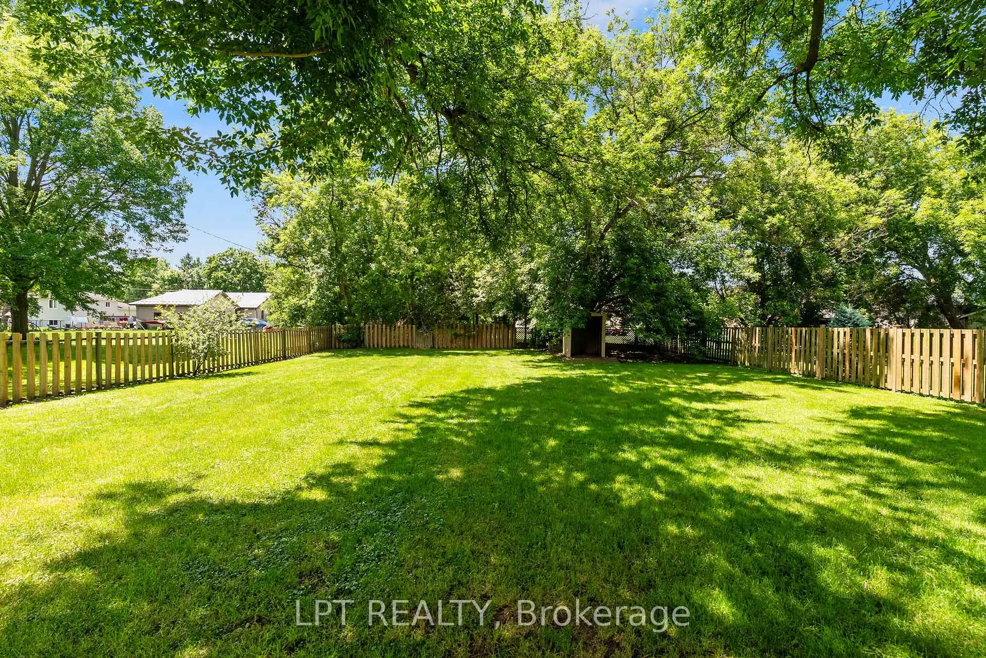 Photo 25 of 269 Richmond Street, North Middlesex, Parkhill — HOMEH