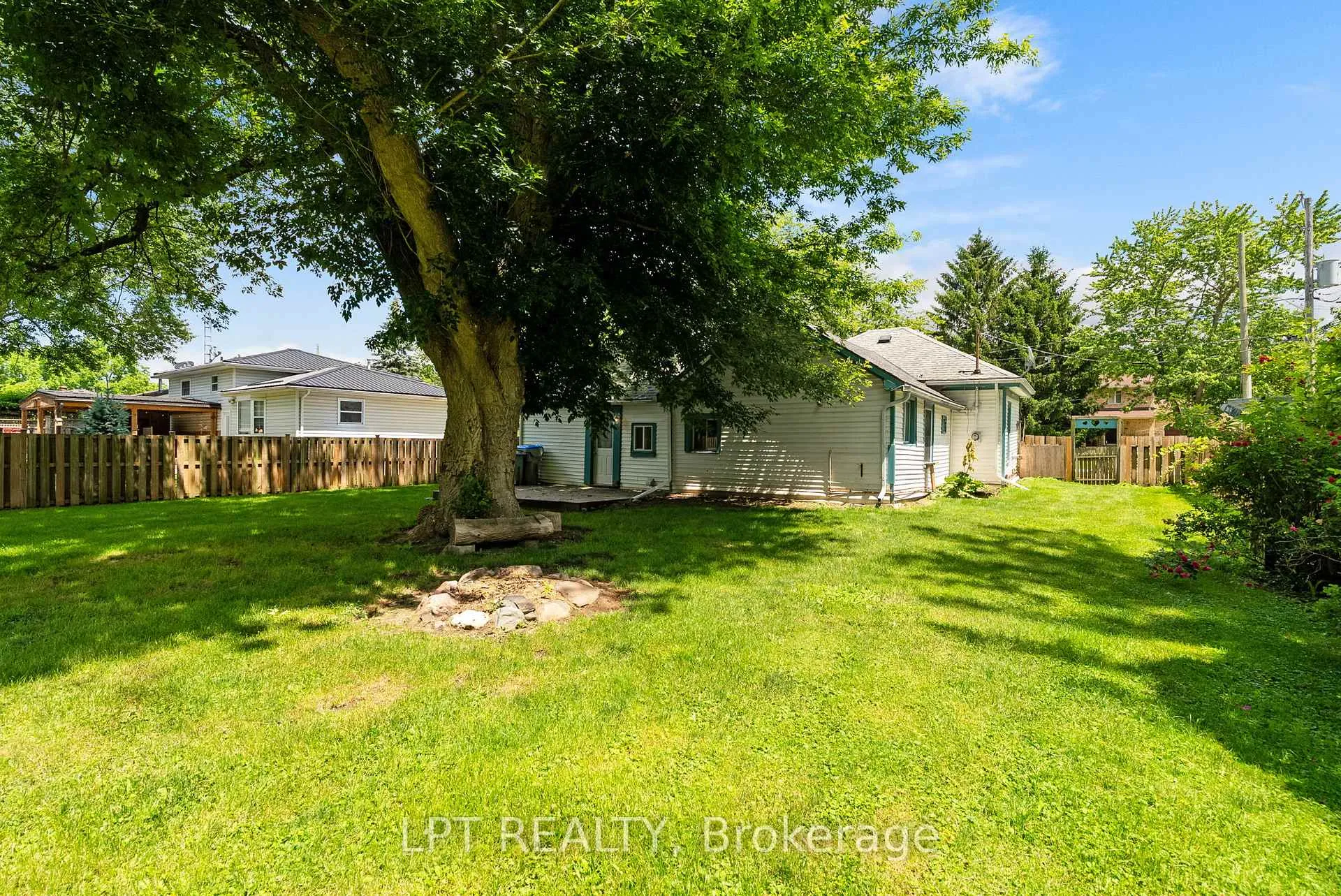 Photo 26 of 269 Richmond Street, North Middlesex, Parkhill — HOMEH