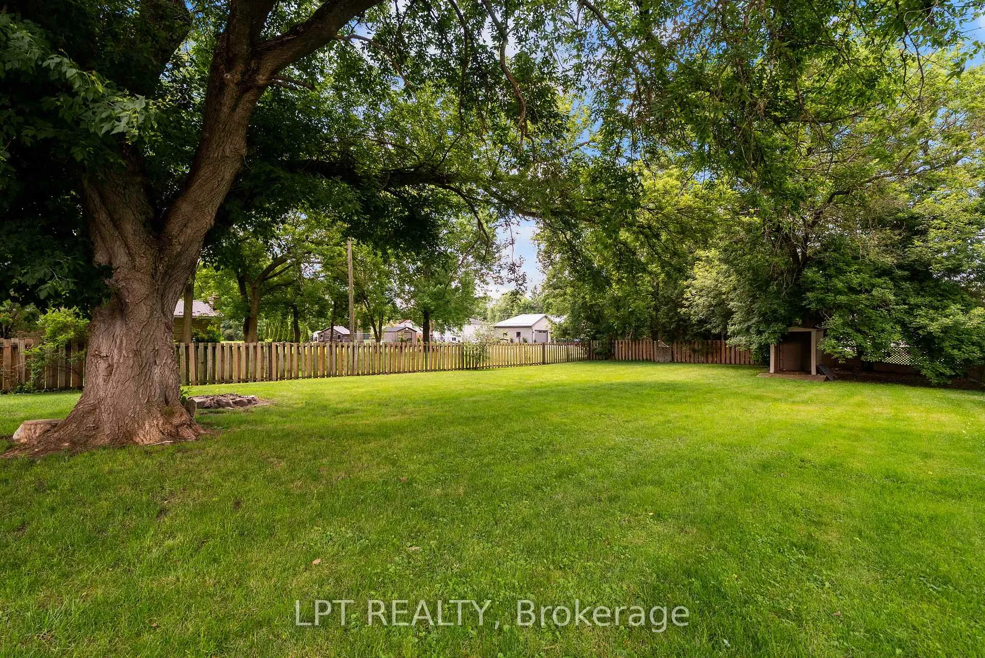 Photo 30 of 269 Richmond Street, North Middlesex, Parkhill — HOMEH