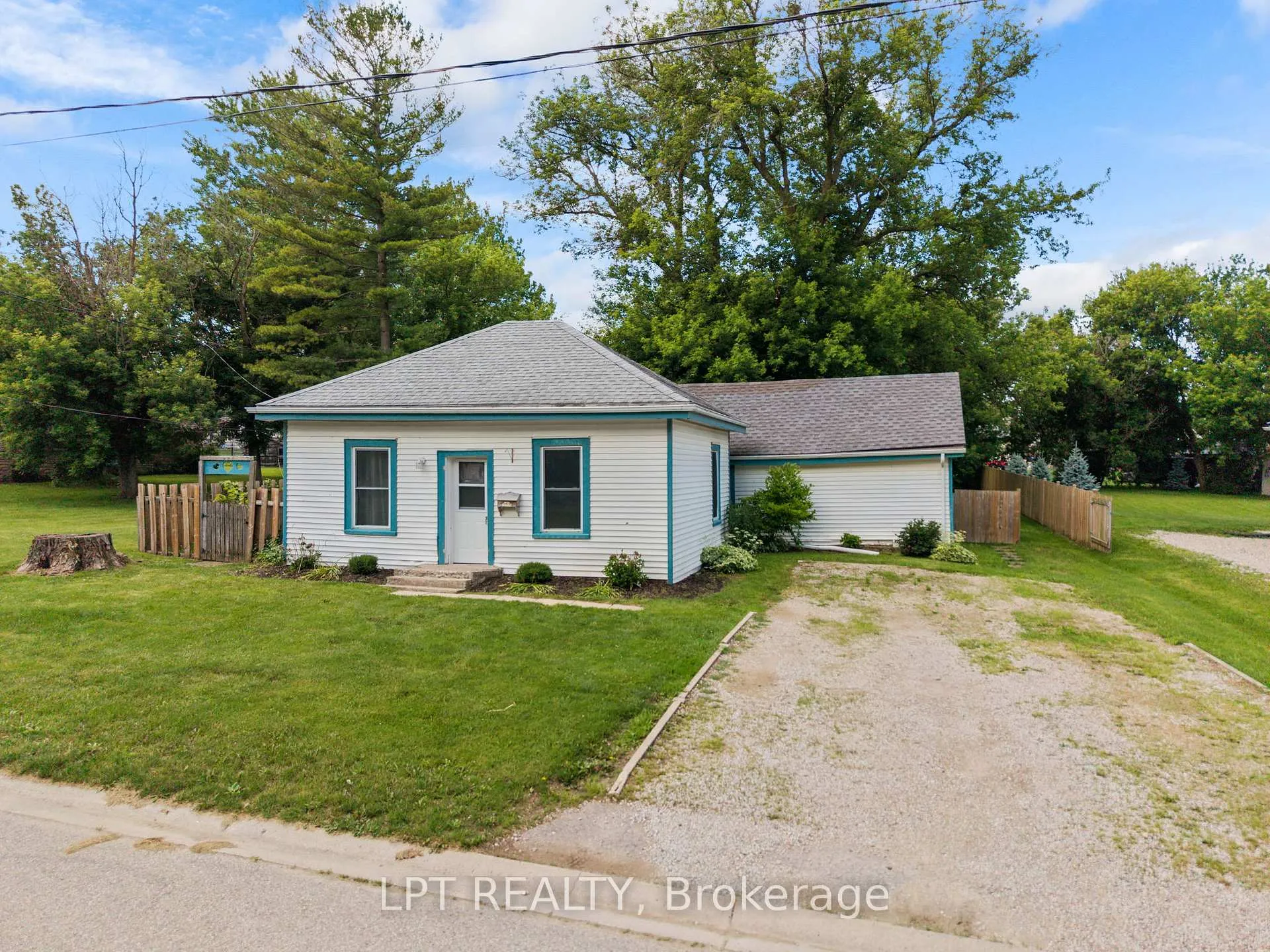 Photo 32 of 269 Richmond Street, North Middlesex, Parkhill — HOMEH