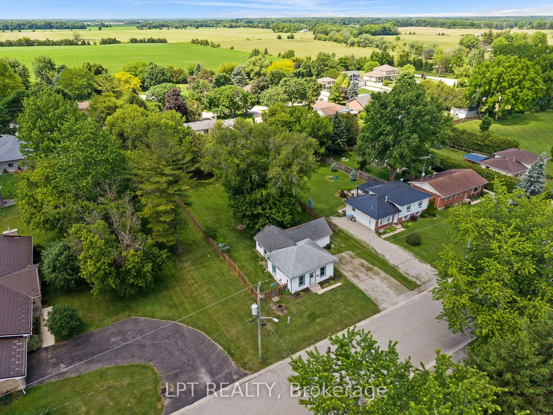 Photo 33 of 269 Richmond Street, North Middlesex, Parkhill — HOMEH