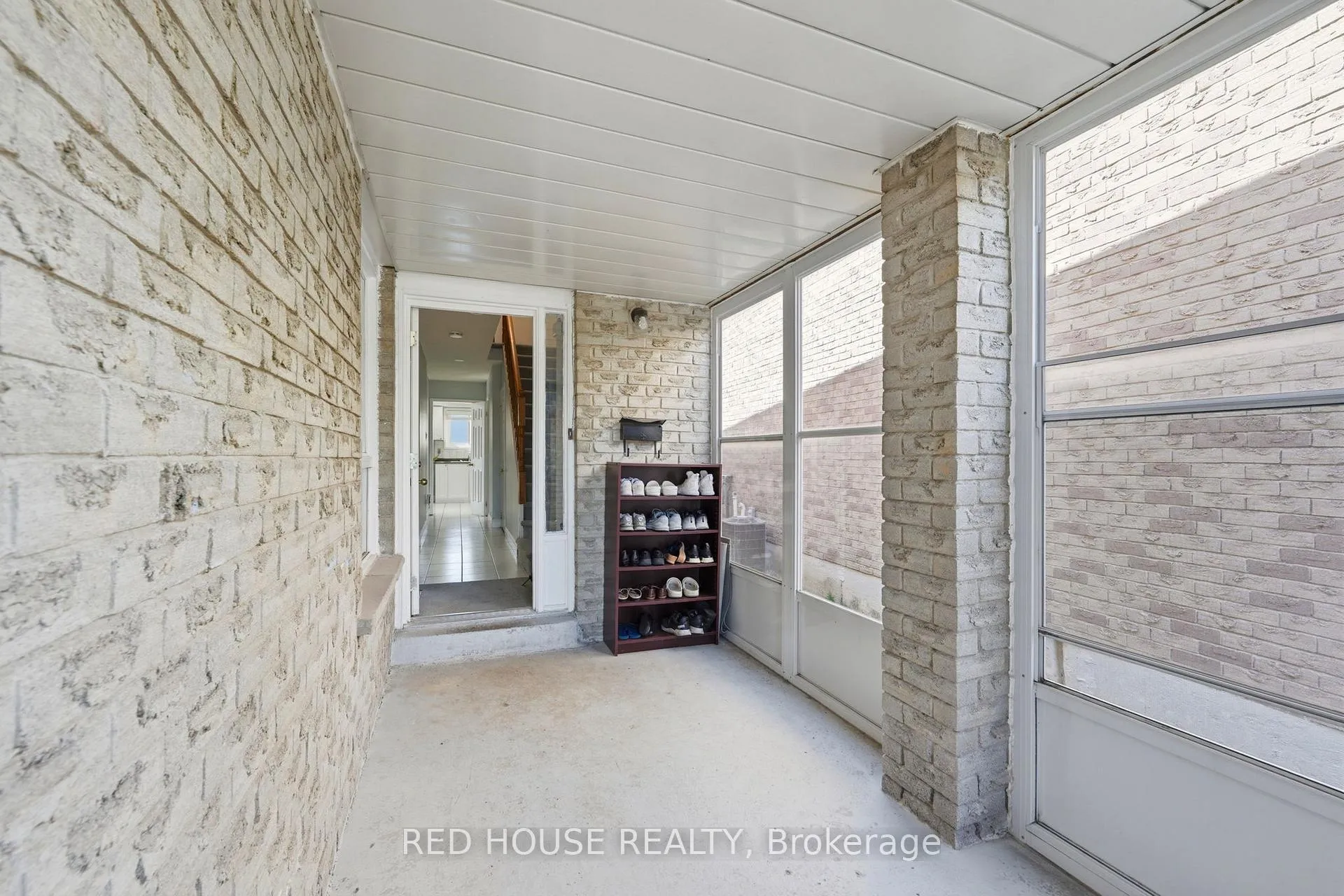 Photo 4 of 52 Terrosa Road, Markham, Middlefield — HOMEH
