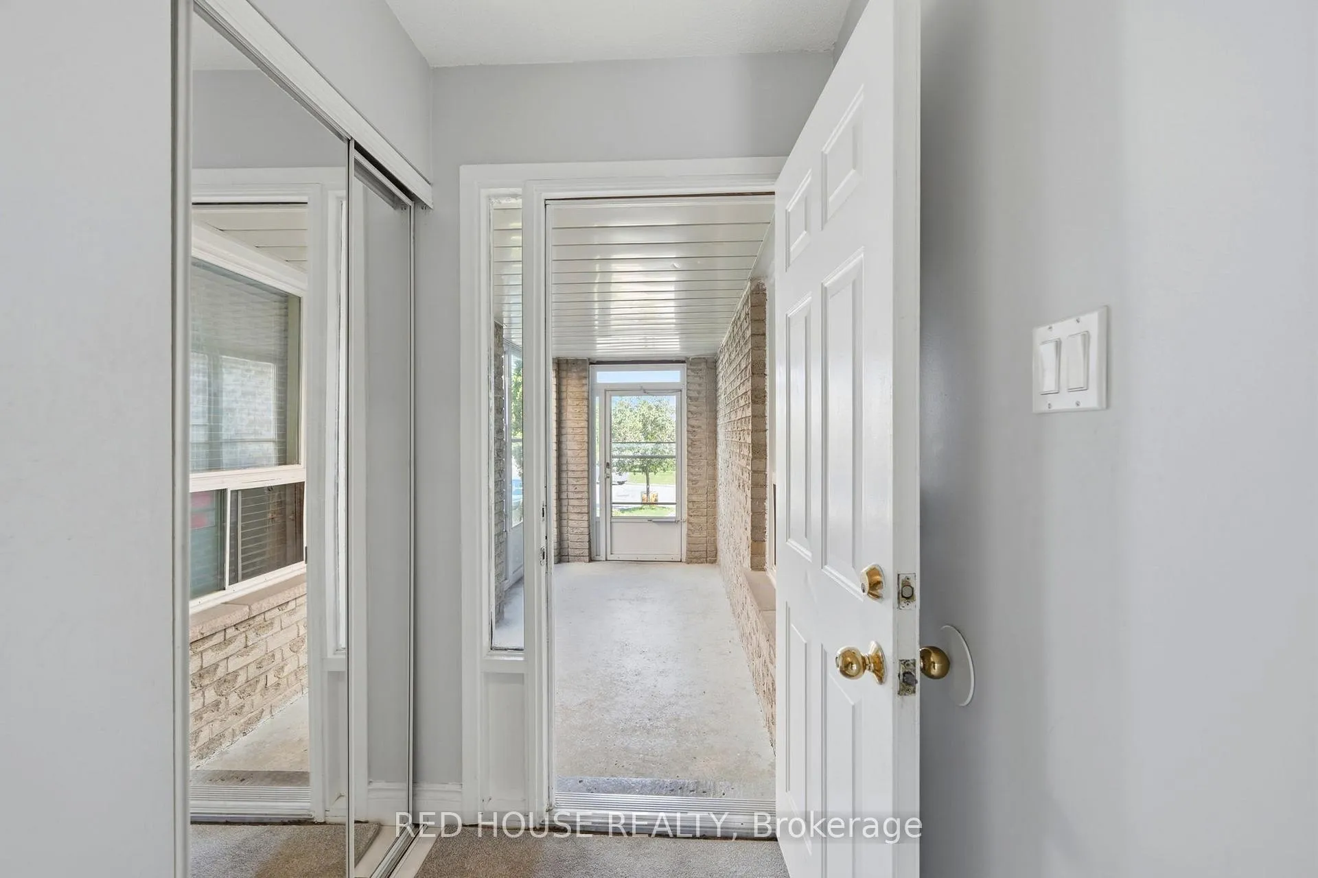 Photo 5 of 52 Terrosa Road, Markham, Middlefield — HOMEH