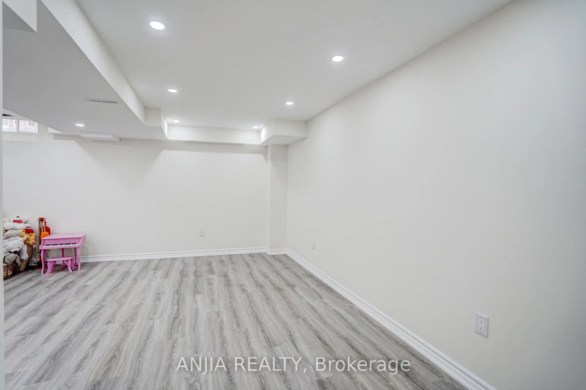 Photo 32 of 25 Collier Crescent, Markham, Wismer — HOMEH