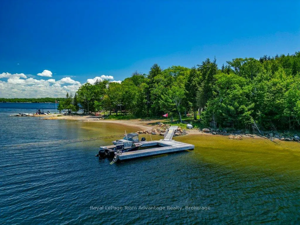 Photo 2 of 25 Island 20C, Carling — HOMEH