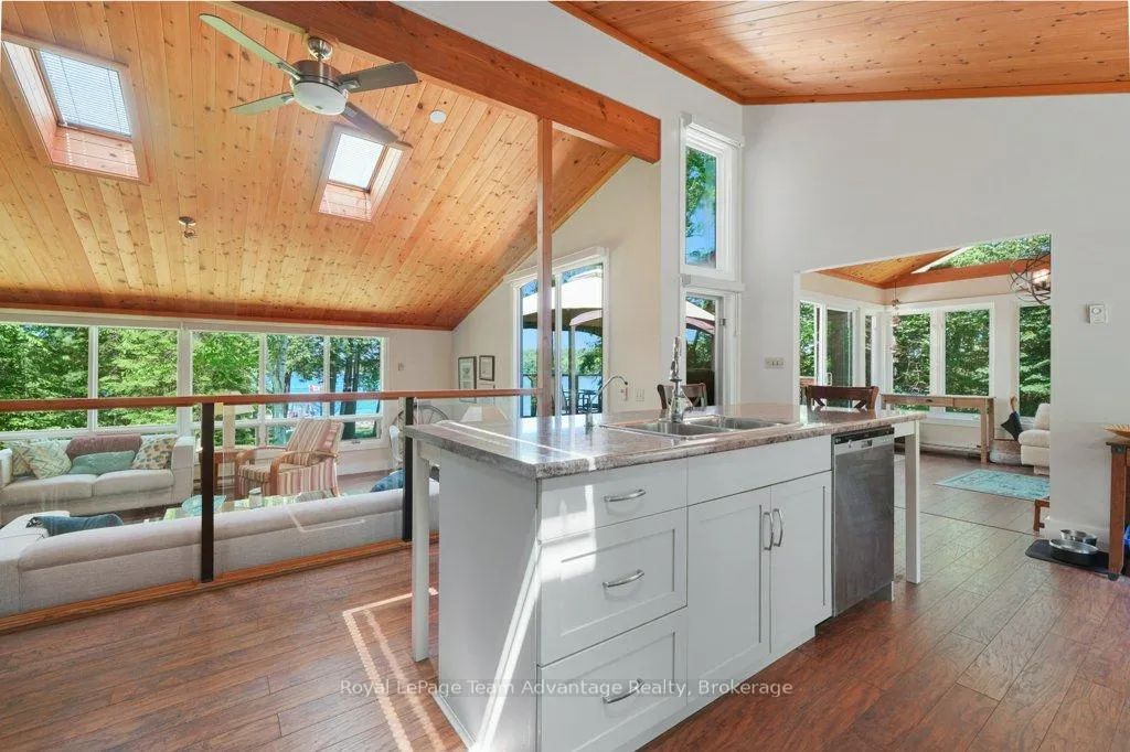 Photo 15 of 25 Island 20C, Carling — HOMEH