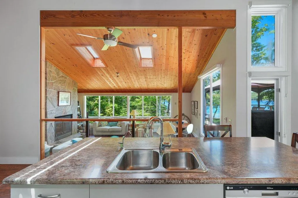 Photo 16 of 25 Island 20C, Carling — HOMEH