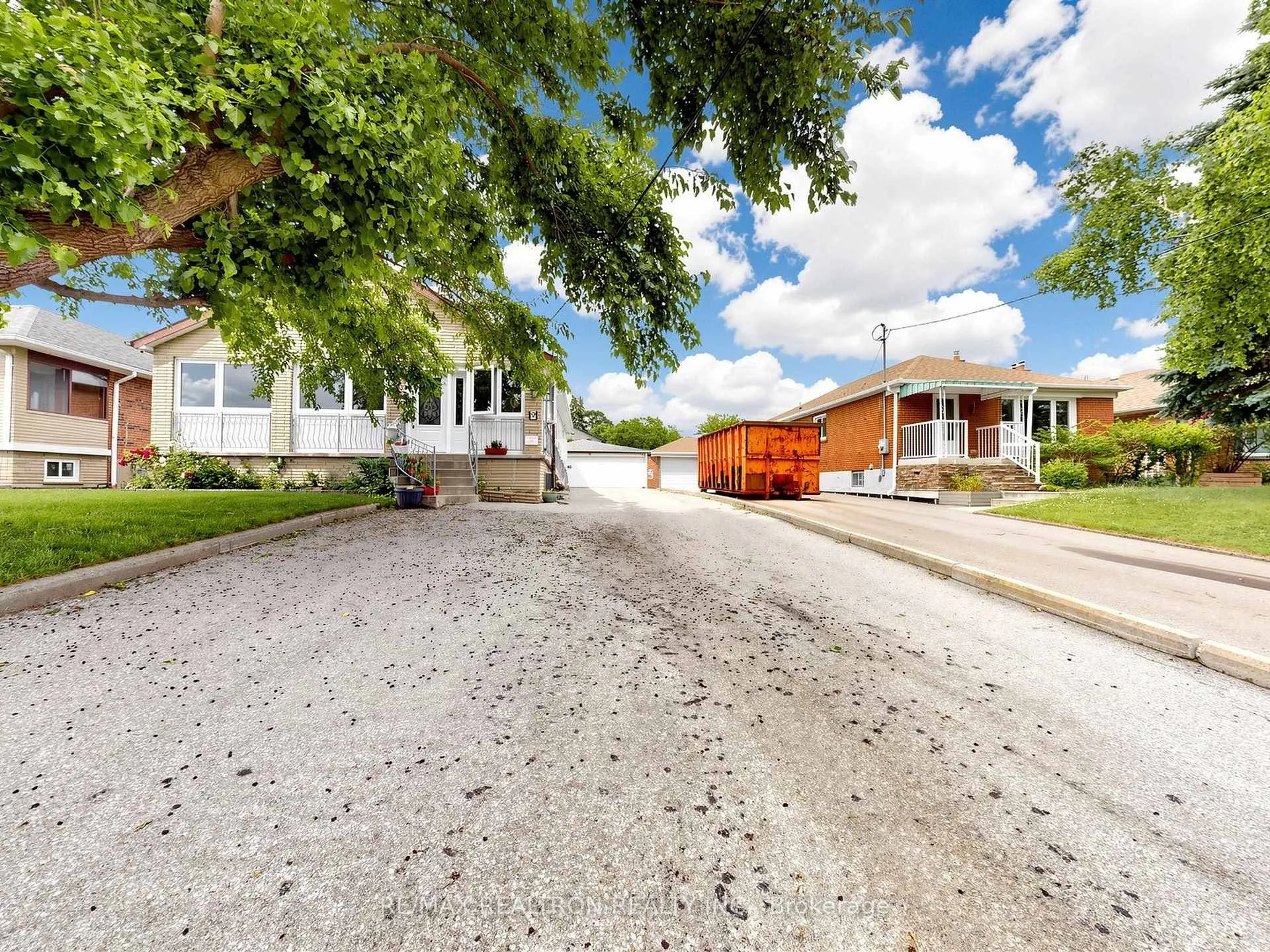 Photo of 9 Clevedo Street E
