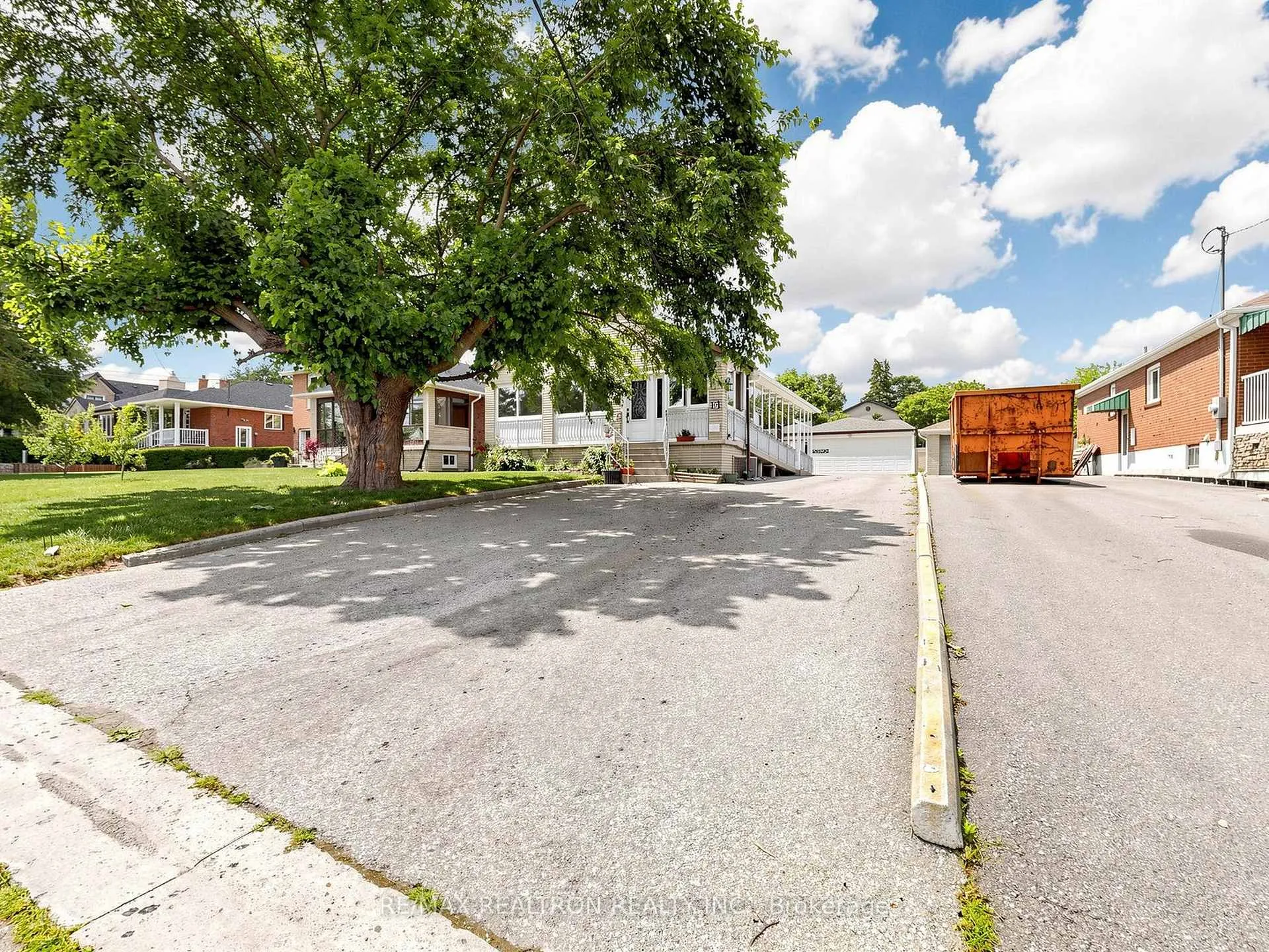 Photo 2 of 9 Clevedo Street E, North York, Downsview-Roding-CFB — HOMEH