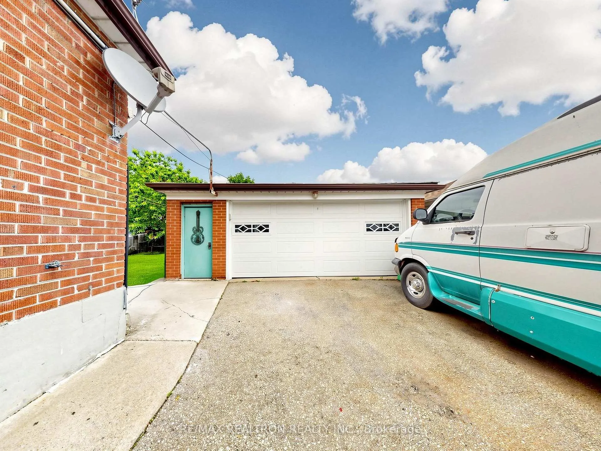 Photo 24 of 9 Clevedo Street E, North York, Downsview-Roding-CFB — HOMEH