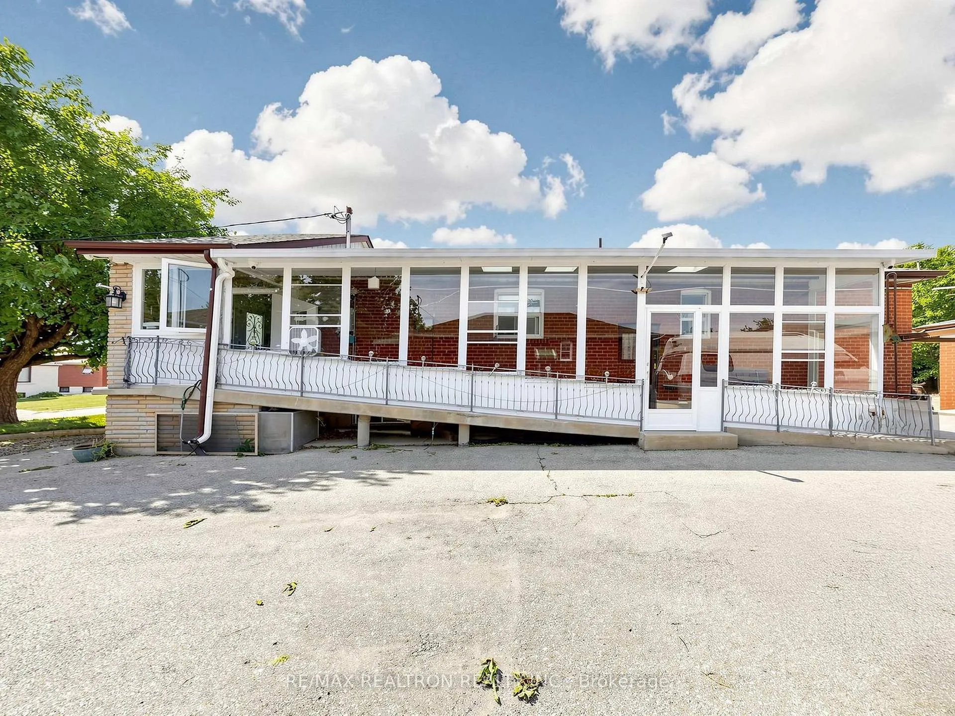 Photo 25 of 9 Clevedo Street E, North York, Downsview-Roding-CFB — HOMEH