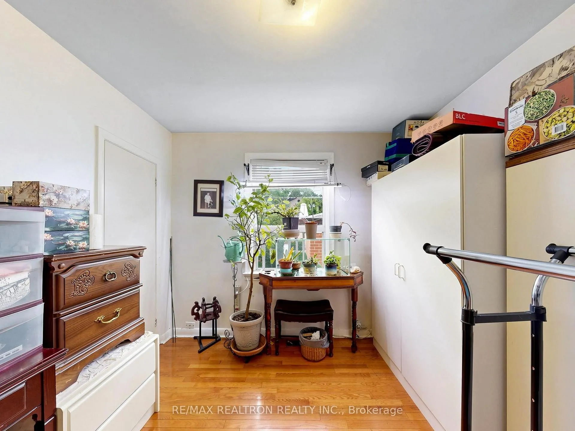 Photo 12 of 9 Clevedo Street E, North York, Downsview-Roding-CFB — HOMEH