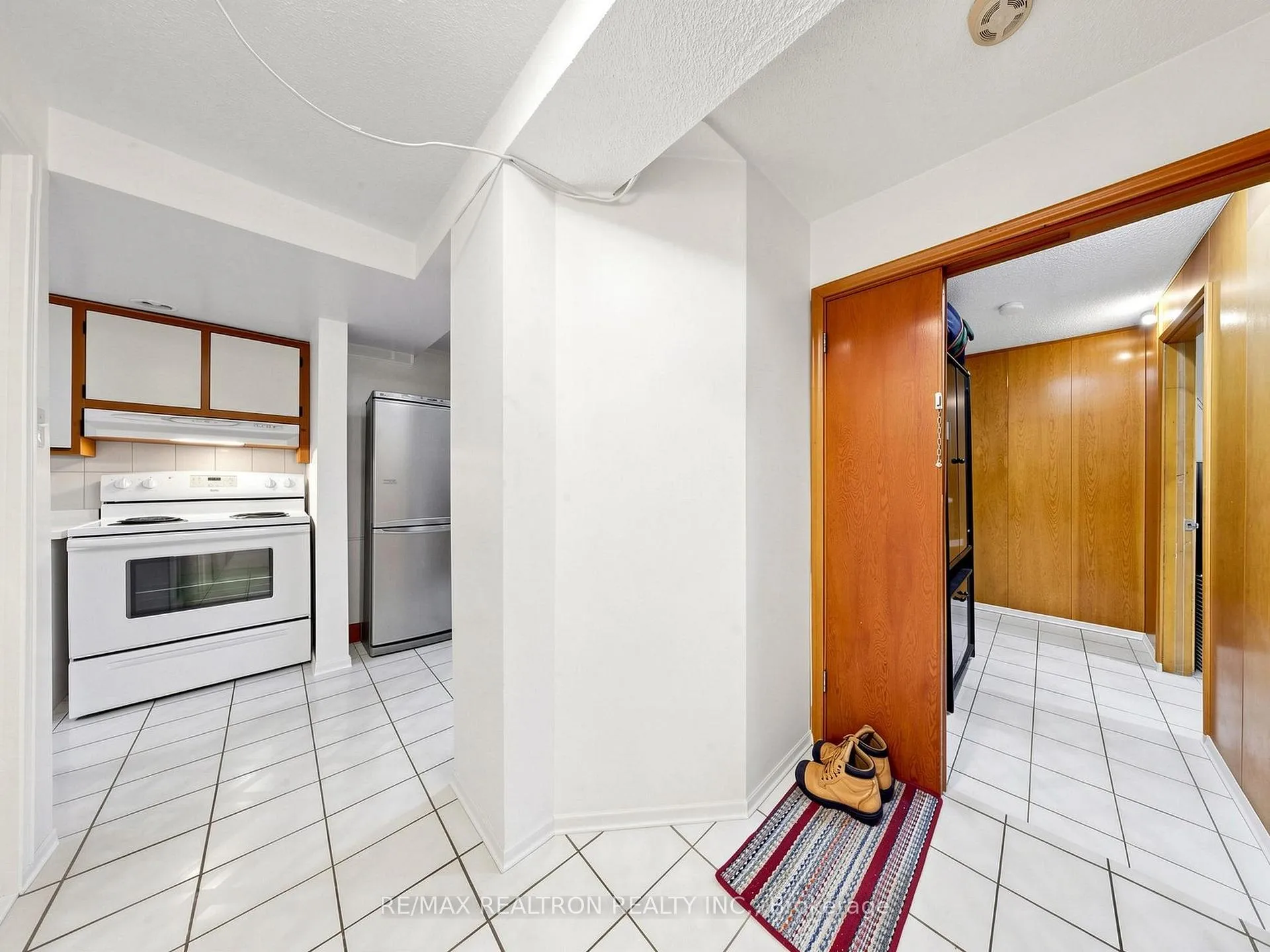 Photo 14 of 9 Clevedo Street E, North York, Downsview-Roding-CFB — HOMEH