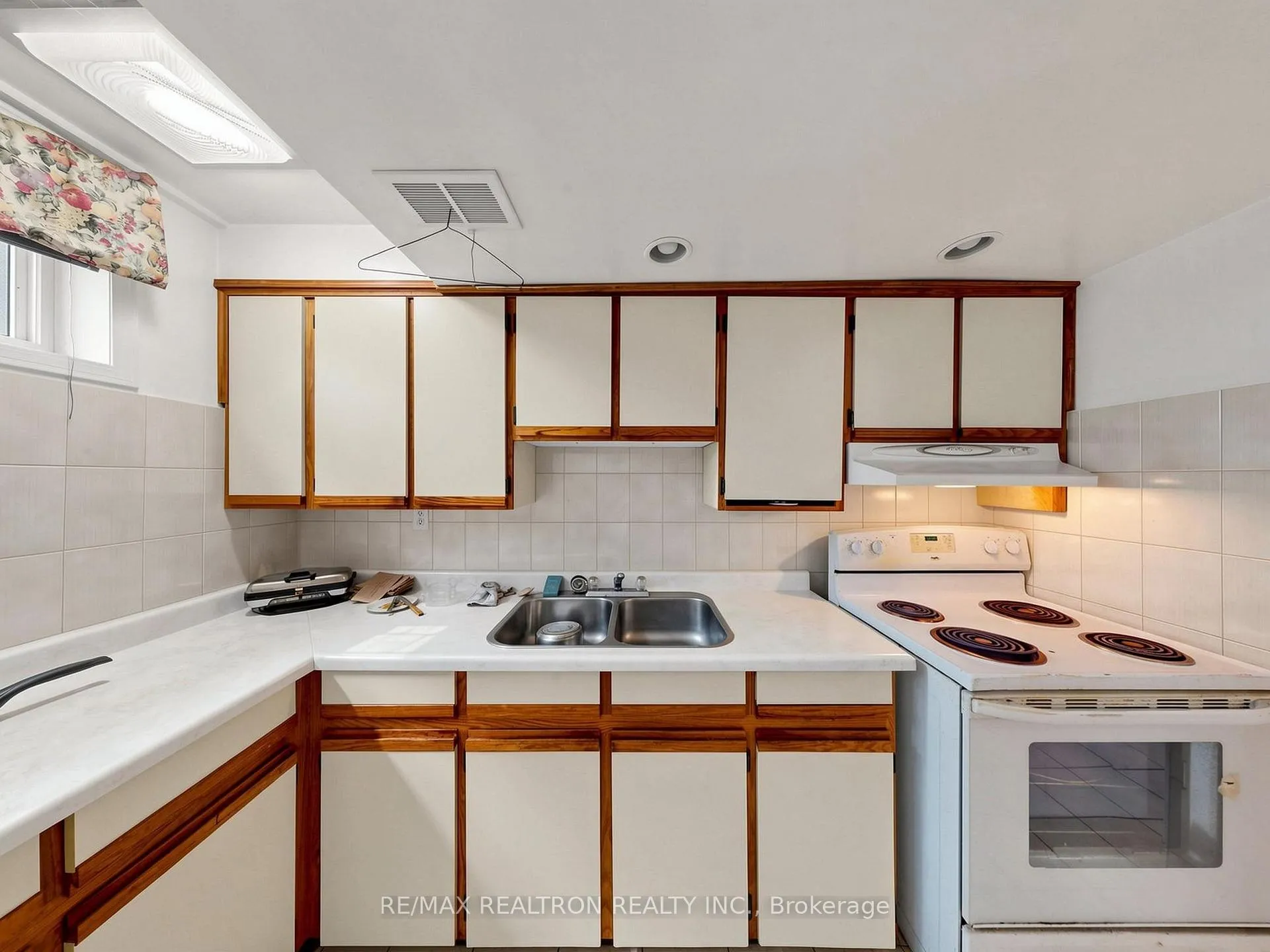 Photo 44 of 9 Clevedo Street E, North York, Downsview-Roding-CFB — HOMEH