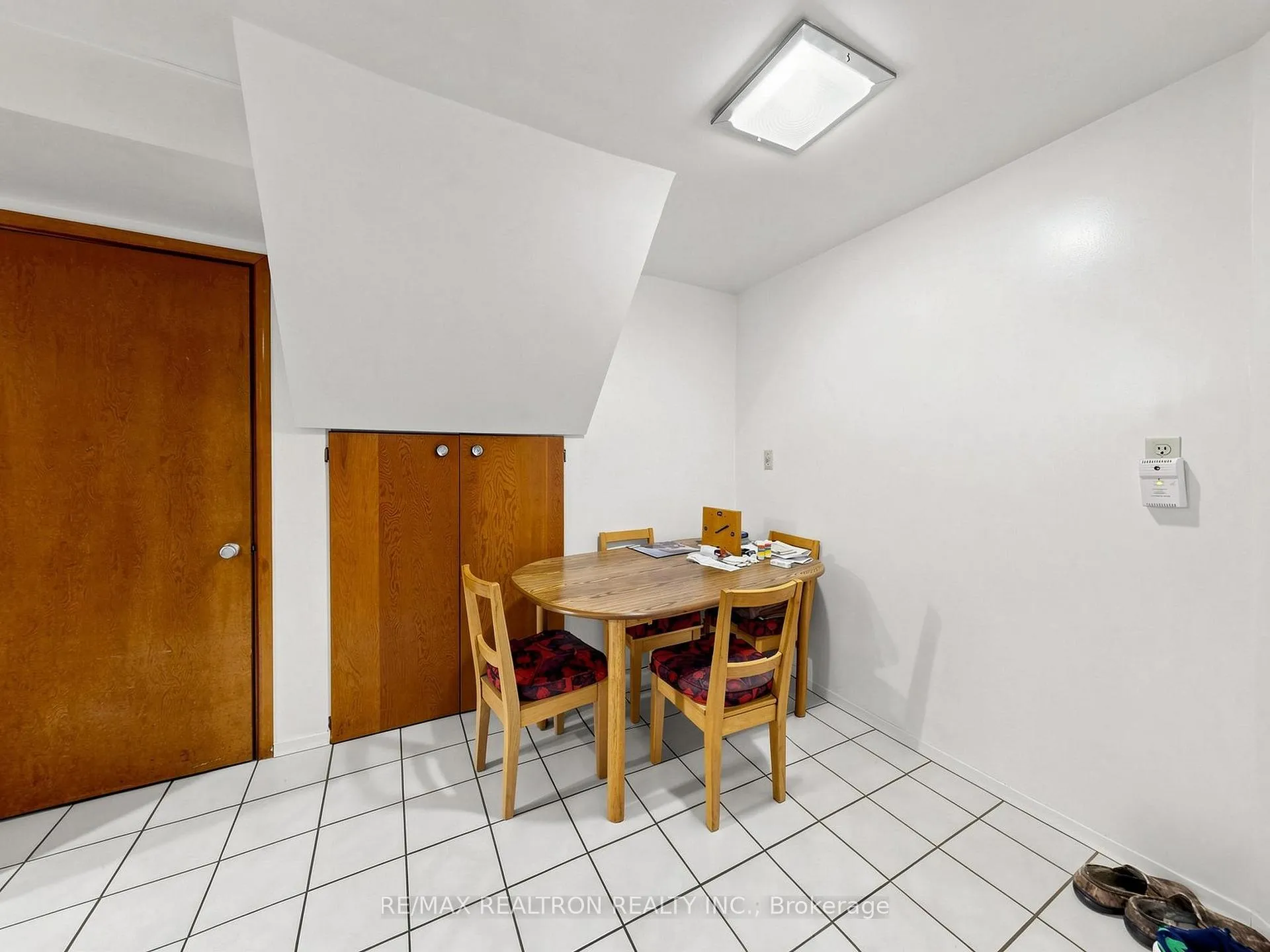 Photo 16 of 9 Clevedo Street E, North York, Downsview-Roding-CFB — HOMEH