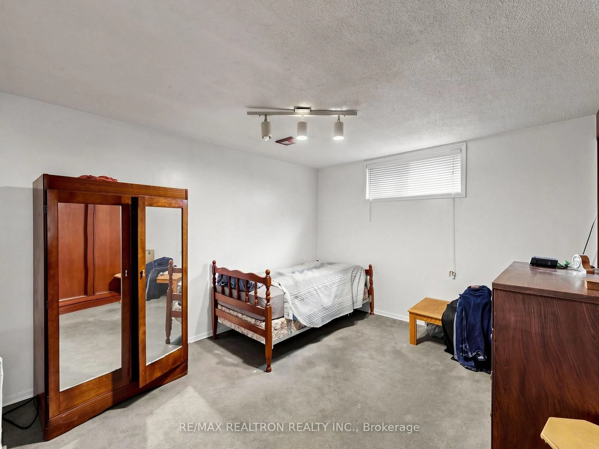 Photo 46 of 9 Clevedo Street E, North York, Downsview-Roding-CFB — HOMEH
