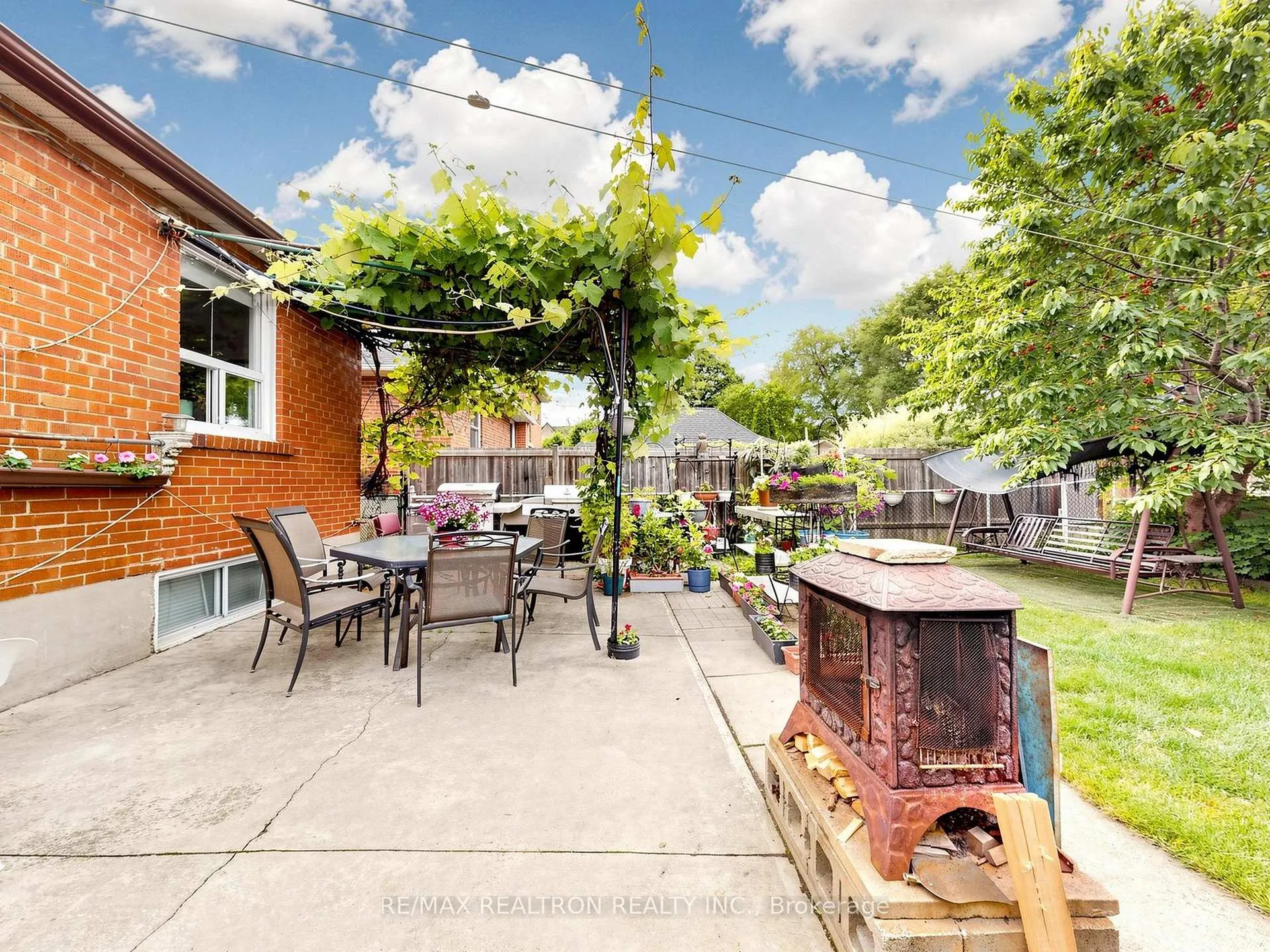 Photo 58 of 9 Clevedo Street E, North York, Downsview-Roding-CFB — HOMEH
