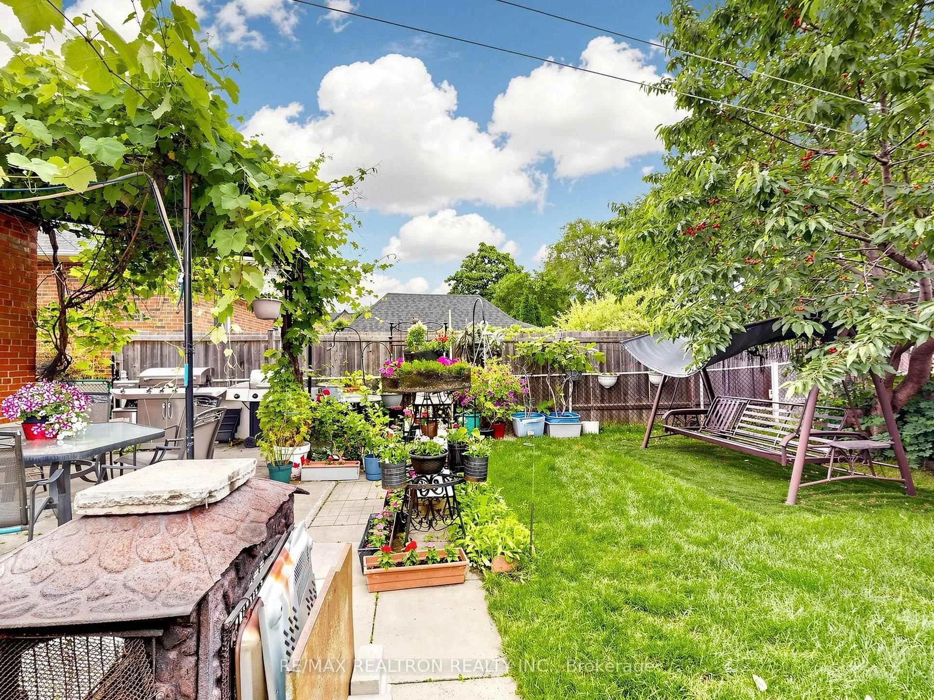 Photo 21 of 9 Clevedo Street E, North York, Downsview-Roding-CFB — HOMEH