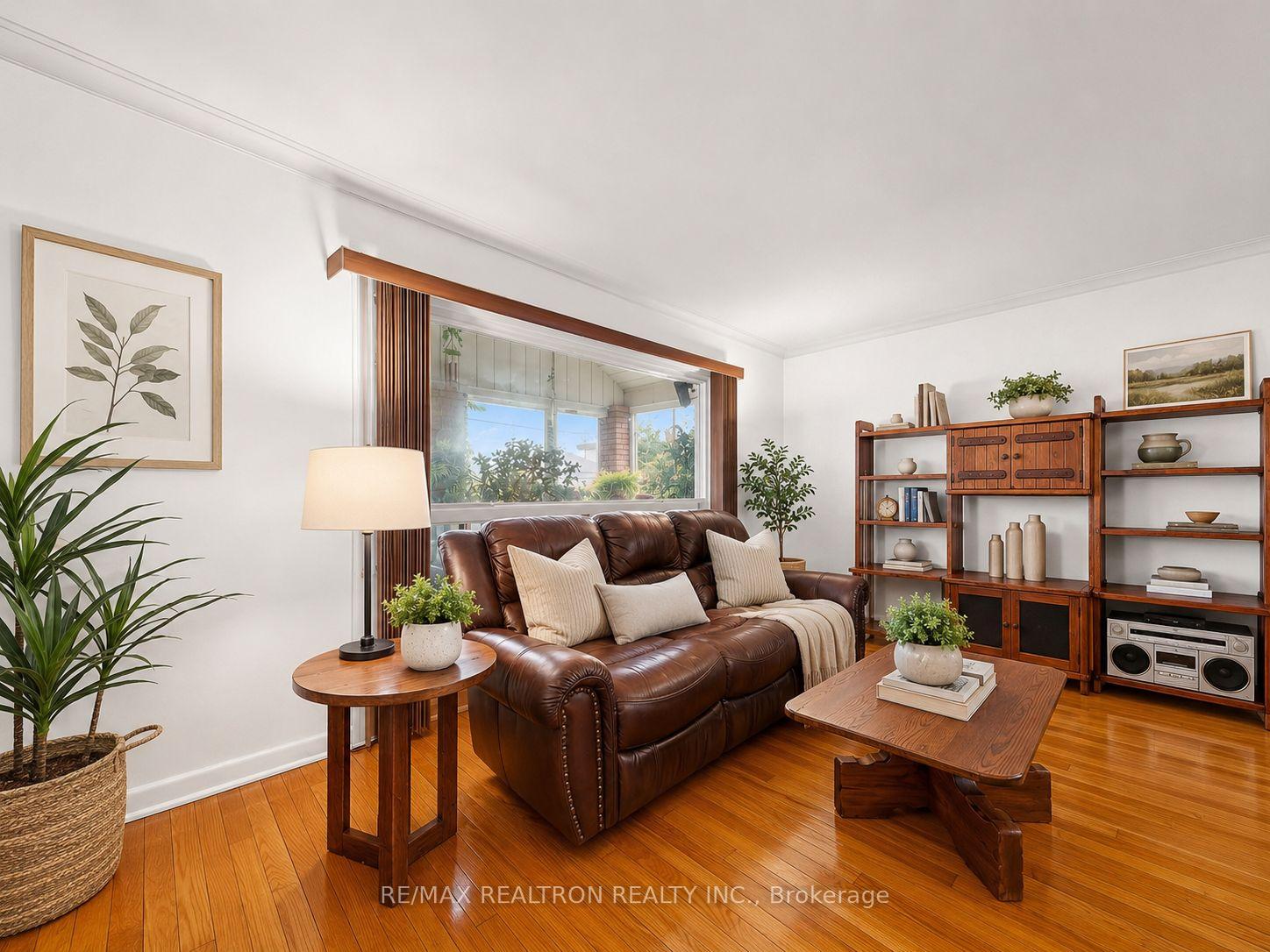 Photo 4 of 9 Clevedo Street E, North York, Downsview-Roding-CFB — HOMEH