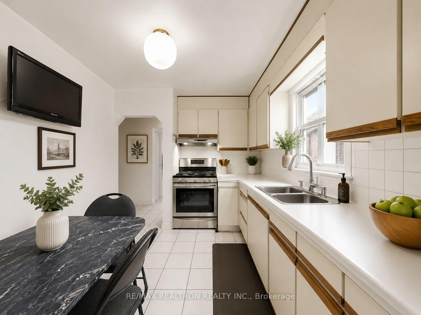 Photo 7 of 9 Clevedo Street E, North York, Downsview-Roding-CFB — HOMEH
