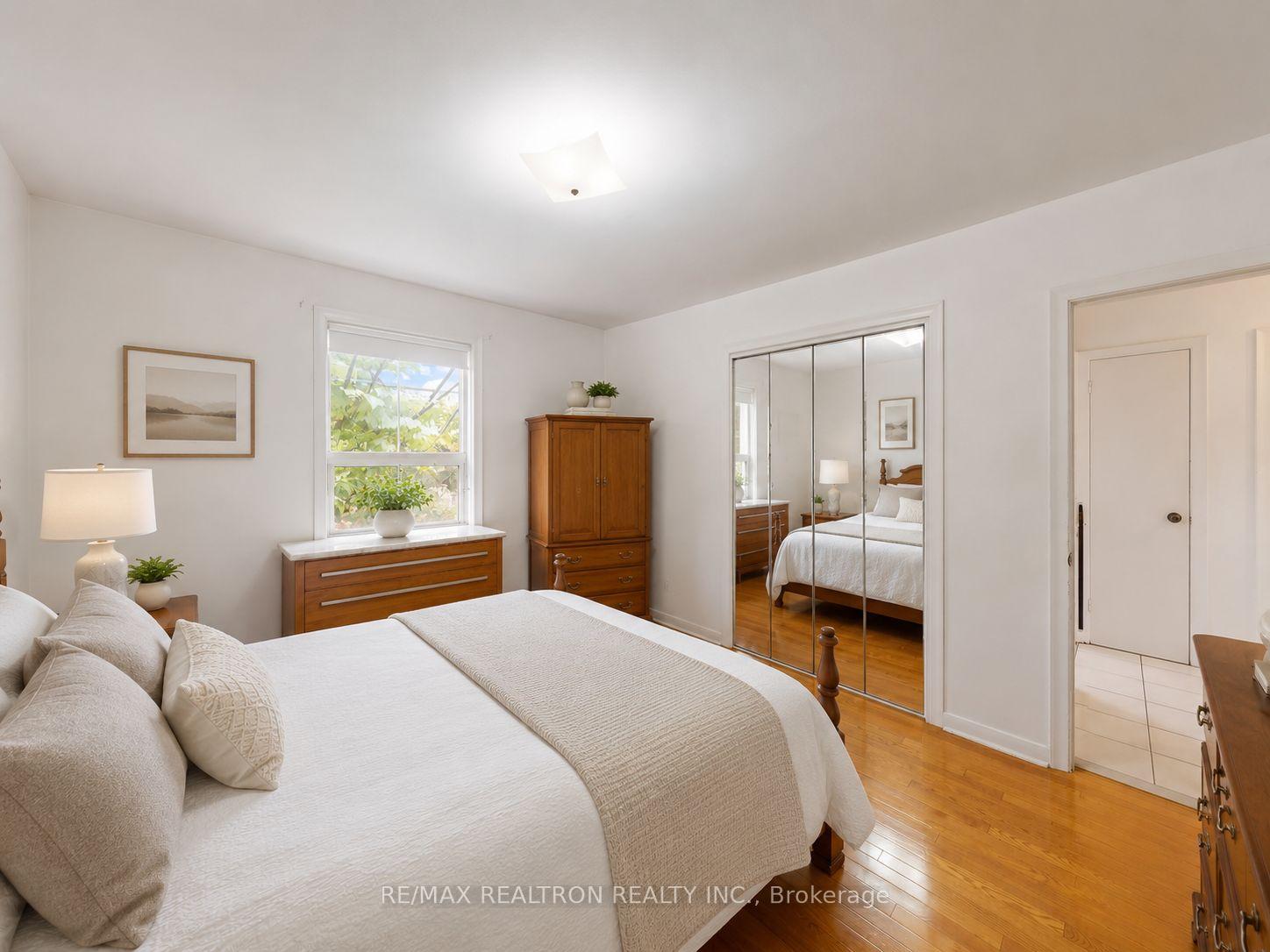 Photo 10 of 9 Clevedo Street E, North York, Downsview-Roding-CFB — HOMEH