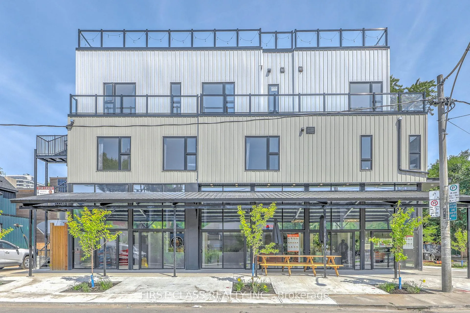 Front of Unit 301, 364 Huron Street