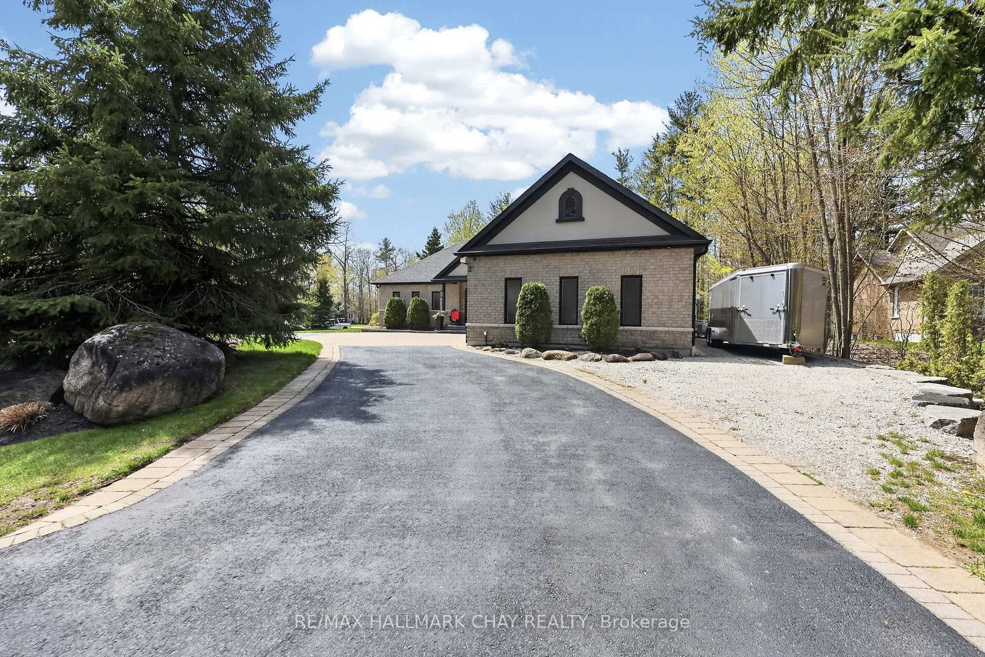 Photo 3 of 25 Laddie Lane, Springwater, Anten Mills — HOMEH