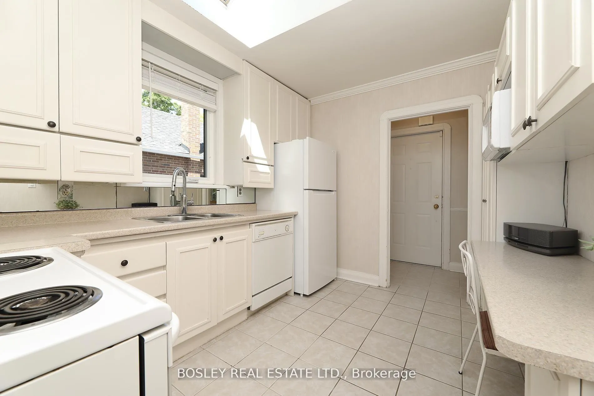 Photo 8 of 161 Joicey Boulevard, Toronto, Bedford Park-Nortown — HOMEH