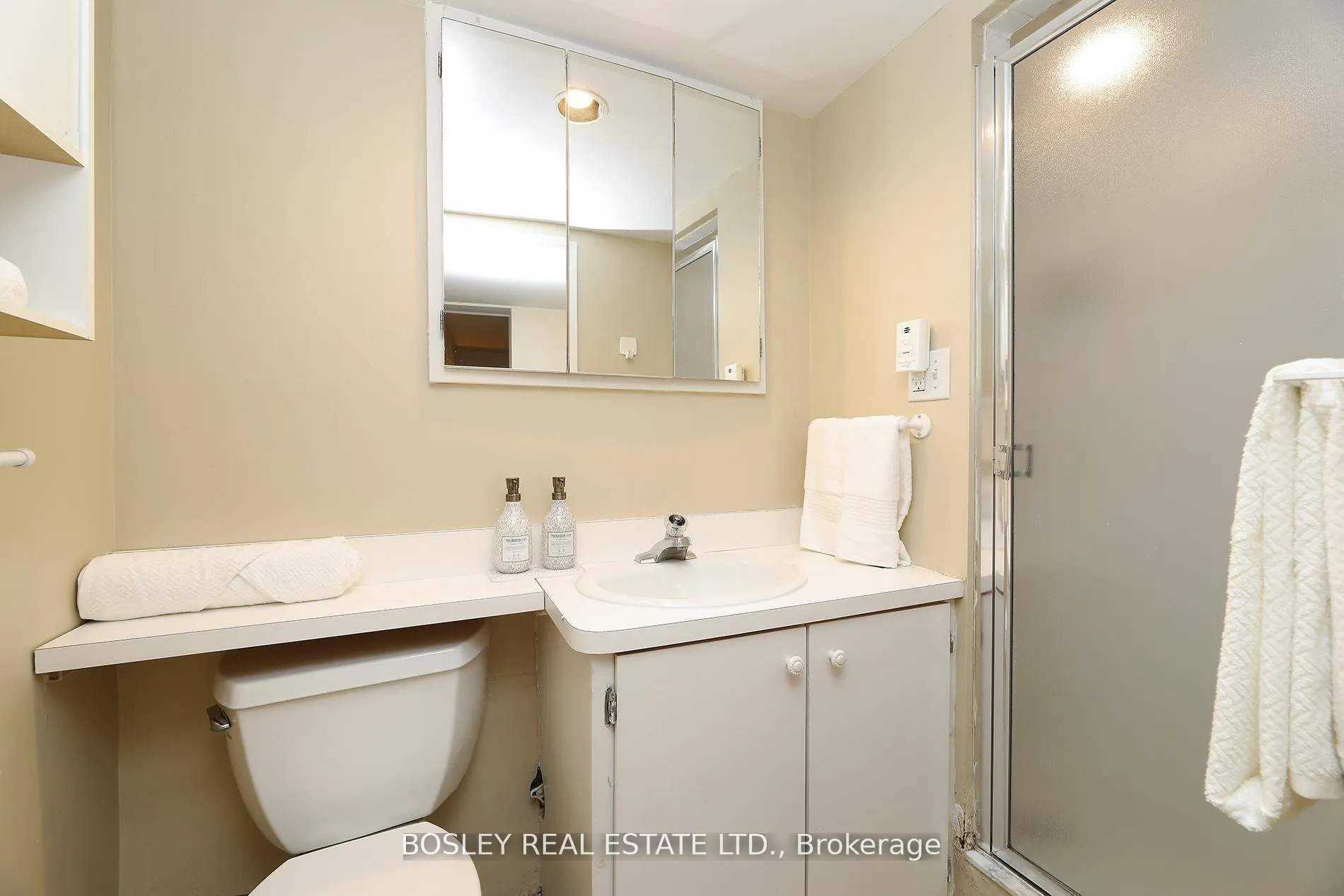 Photo 15 of 161 Joicey Boulevard, Toronto, Bedford Park-Nortown — HOMEH
