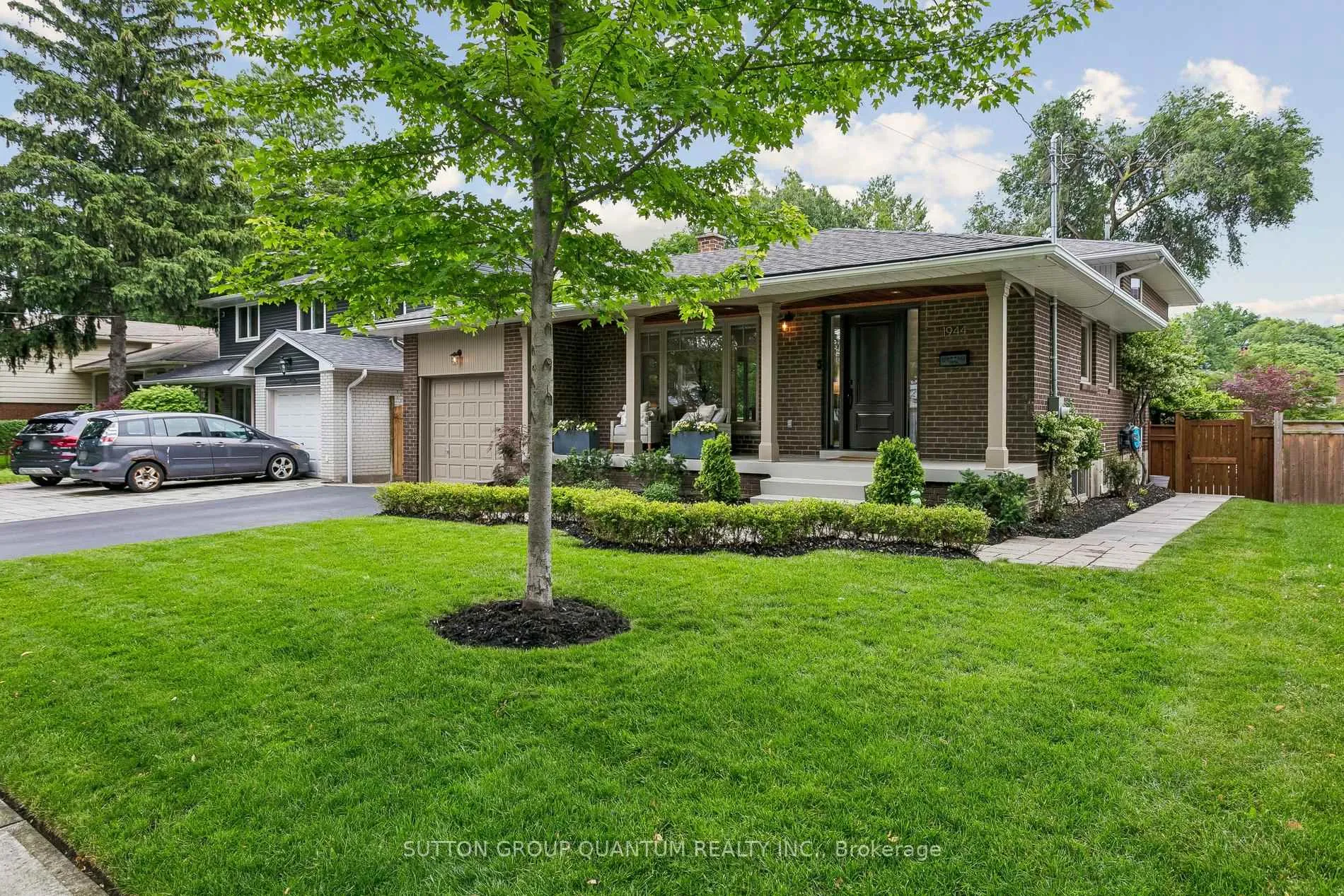 Photo 2 of 1944 Lenarthur Drive, Mississauga, Clarkson — HOMEH