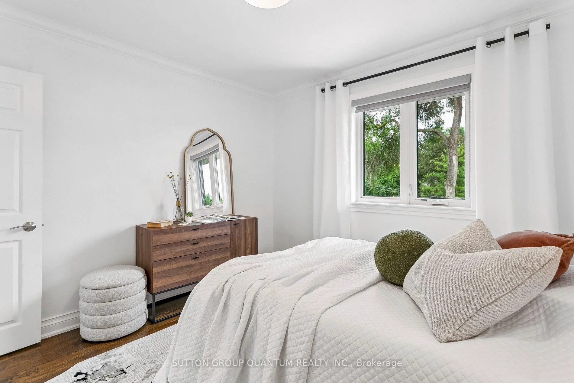 Photo 20 of 1944 Lenarthur Drive, Mississauga, Clarkson — HOMEH