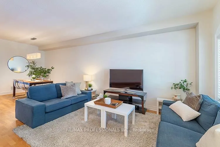 Photo 4 of 17 Algarve Crescent, Toronto, Weston-Pellam Park — HOMEH